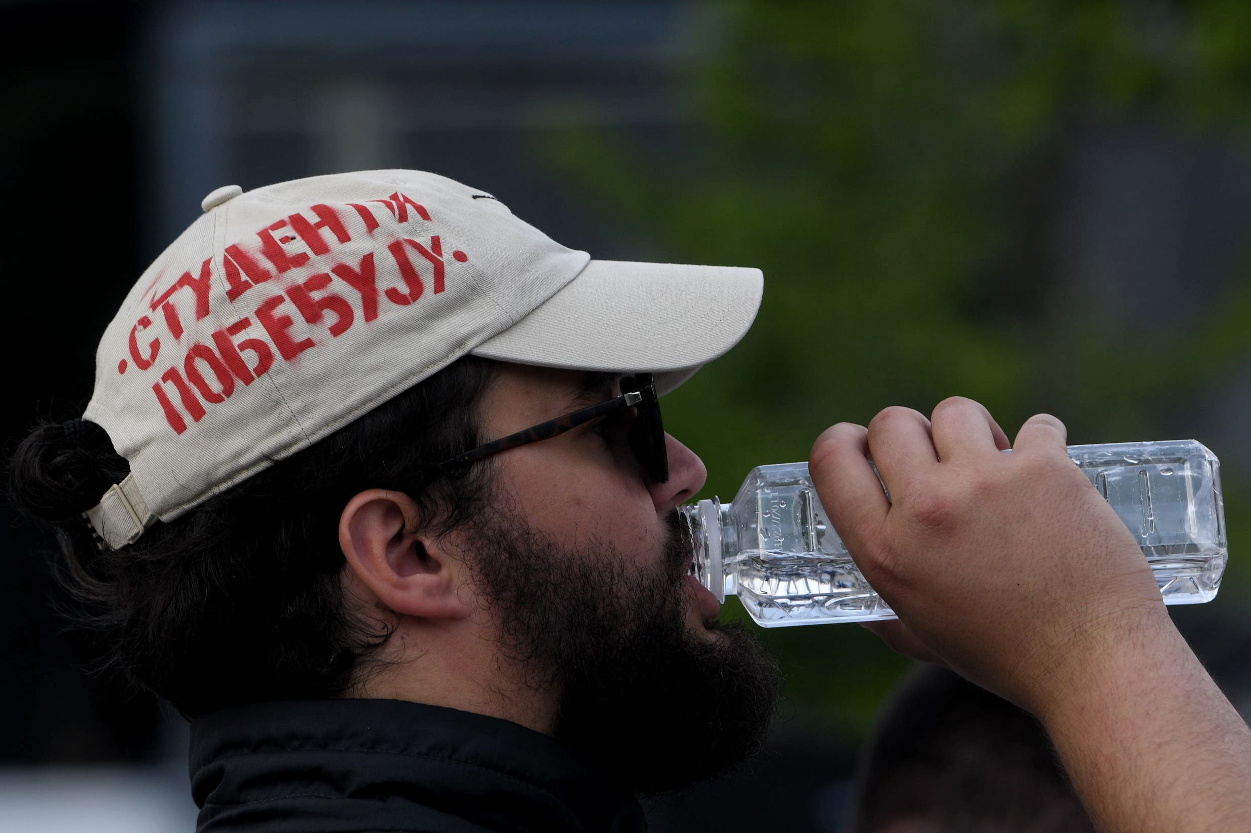 Beograd 19.05.2026. Slavija, studenti, štampanje majica pred najavljeni protests na Slaviji za 23. maj. Pristalice SNS-a se okupile naspram studenata na Slaviji, Studenti pobeđuju Foto: Filip Krainčanić/Nova.rs