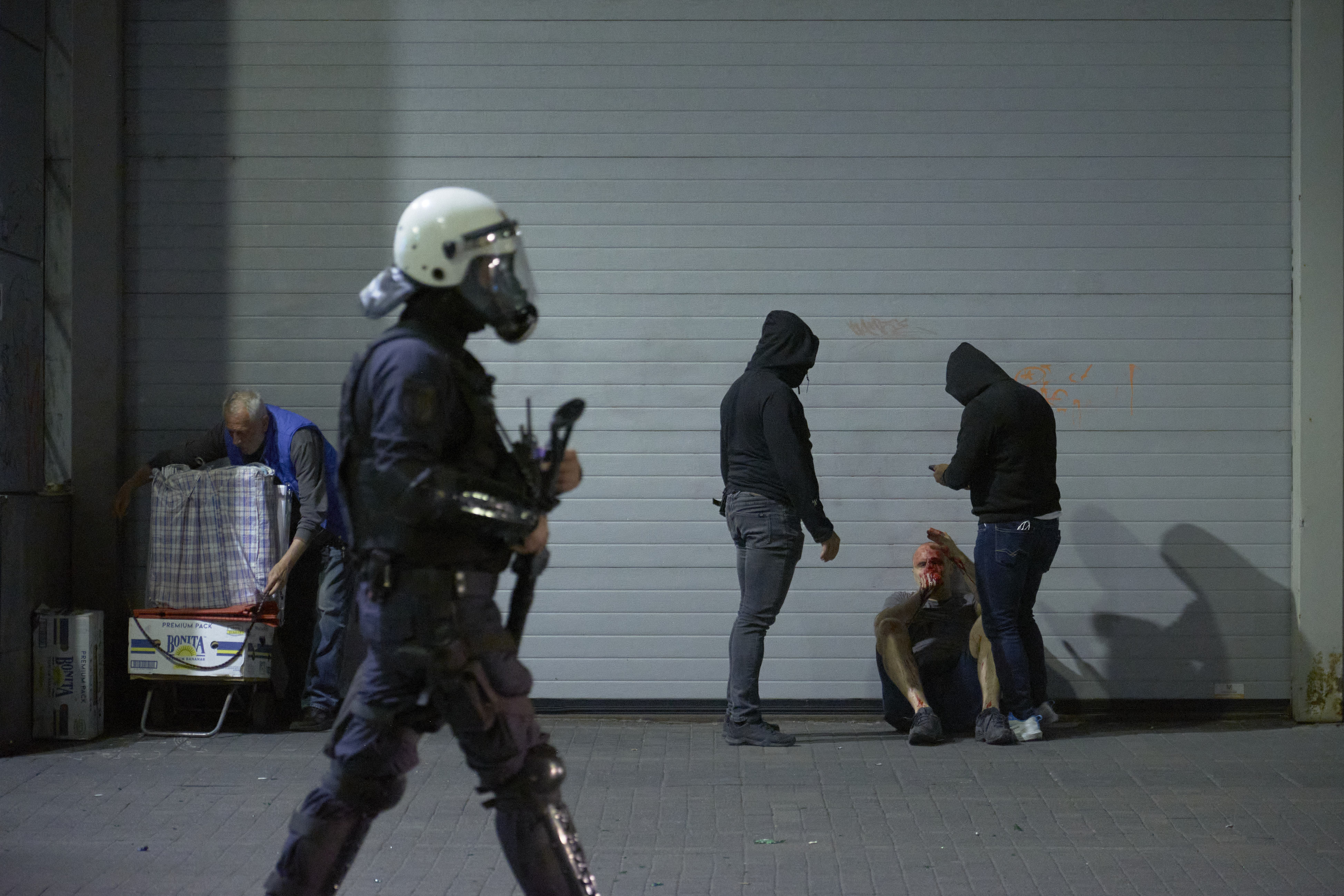 fotografije na kojima se vidi trenutak kada žandarm udara policajca u civilu Foto Darko_DuckinDSCF1739 (4).jpeg