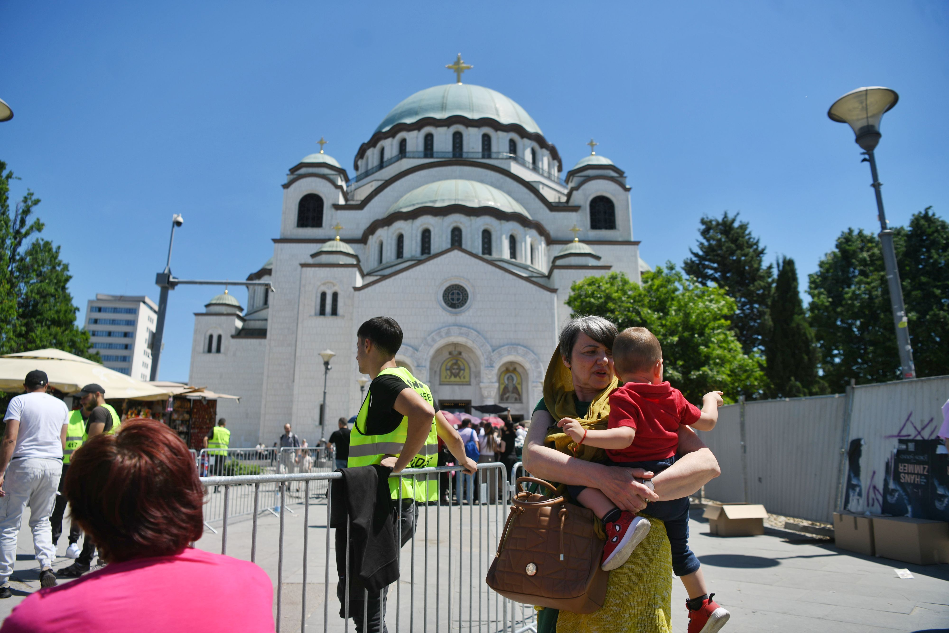 Beograd 28. maj 2026. Hram Svetog Save, Pojas Presvete Bogorodice svetinja izlozena u Hramu, pravoslavni vernici čekaju red za celivanje svetinje Foto Filip Krainčanić Nova.rs