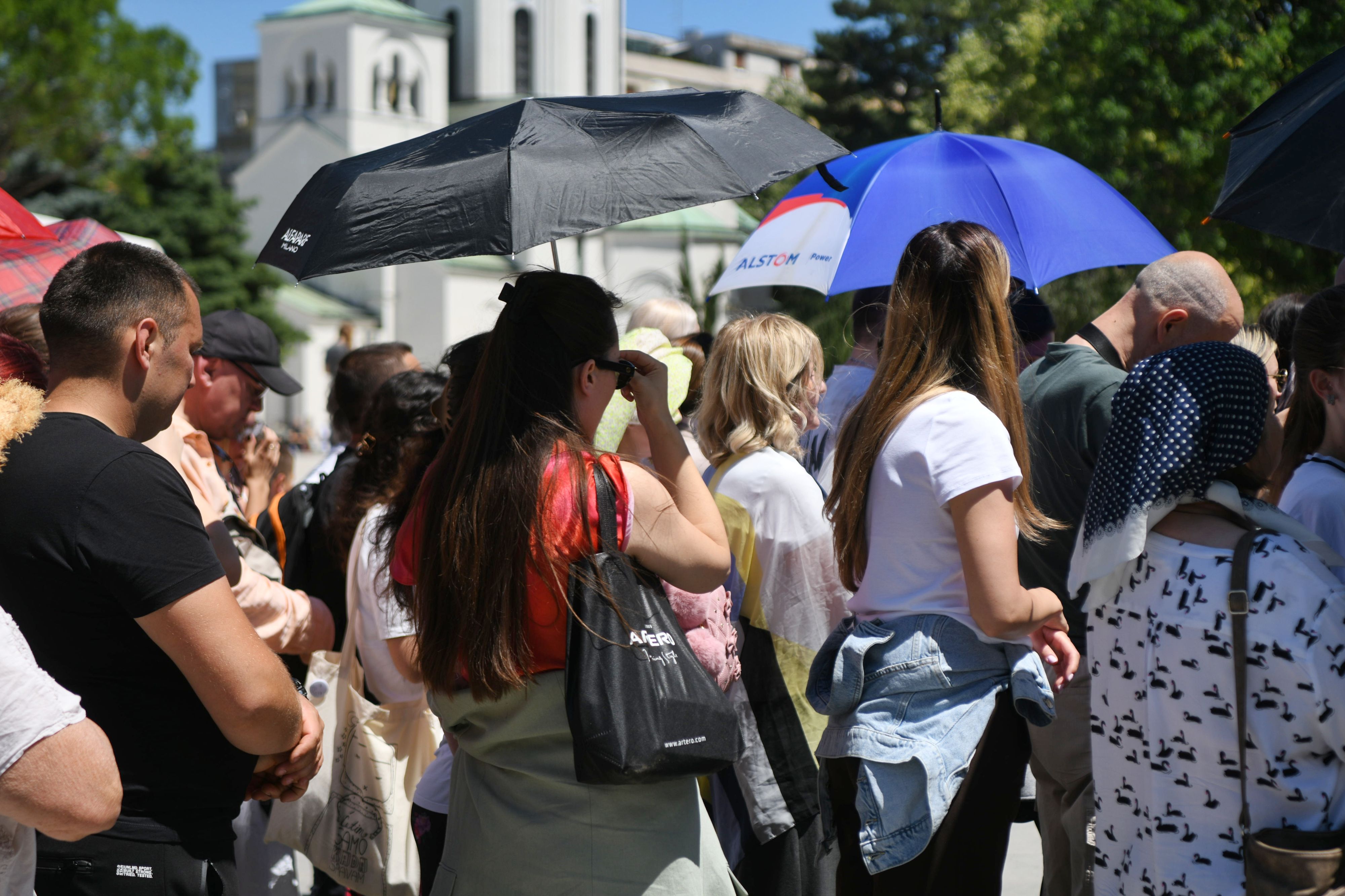 Beograd 28. maj 2026. Hram Svetog Save, Pojas Presvete Bogorodice svetinja izlozena u Hramu, pravoslavni vernici čekaju red za celivanje svetinje Foto Filip Krainčanić Nova.rs