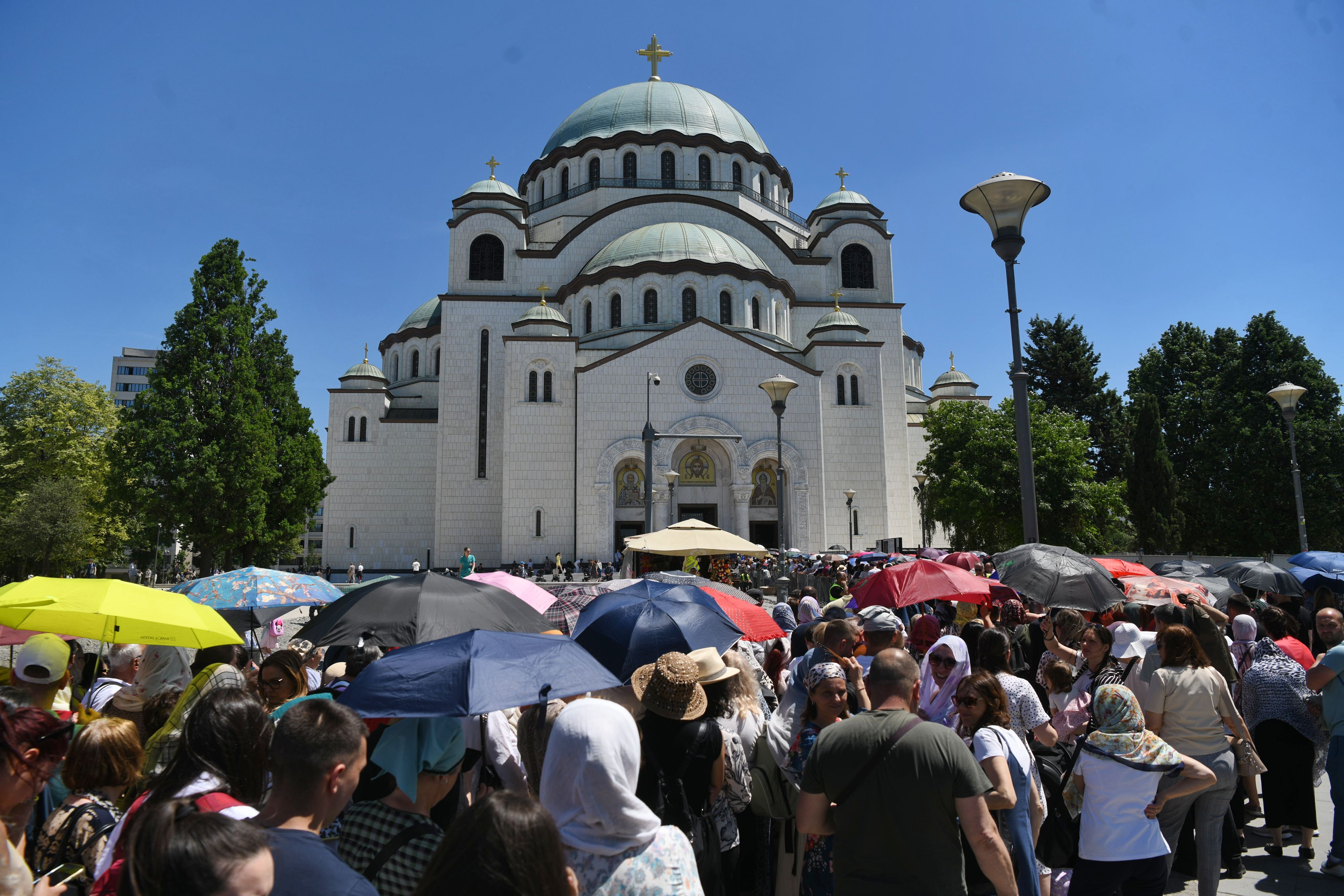 Beograd 28. maj 2026. Hram Svetog Save, Pojas Presvete Bogorodice svetinja izlozena u Hramu, pravoslavni vernici čekaju red za celivanje svetinje Foto Filip Krainčanić Nova.rs