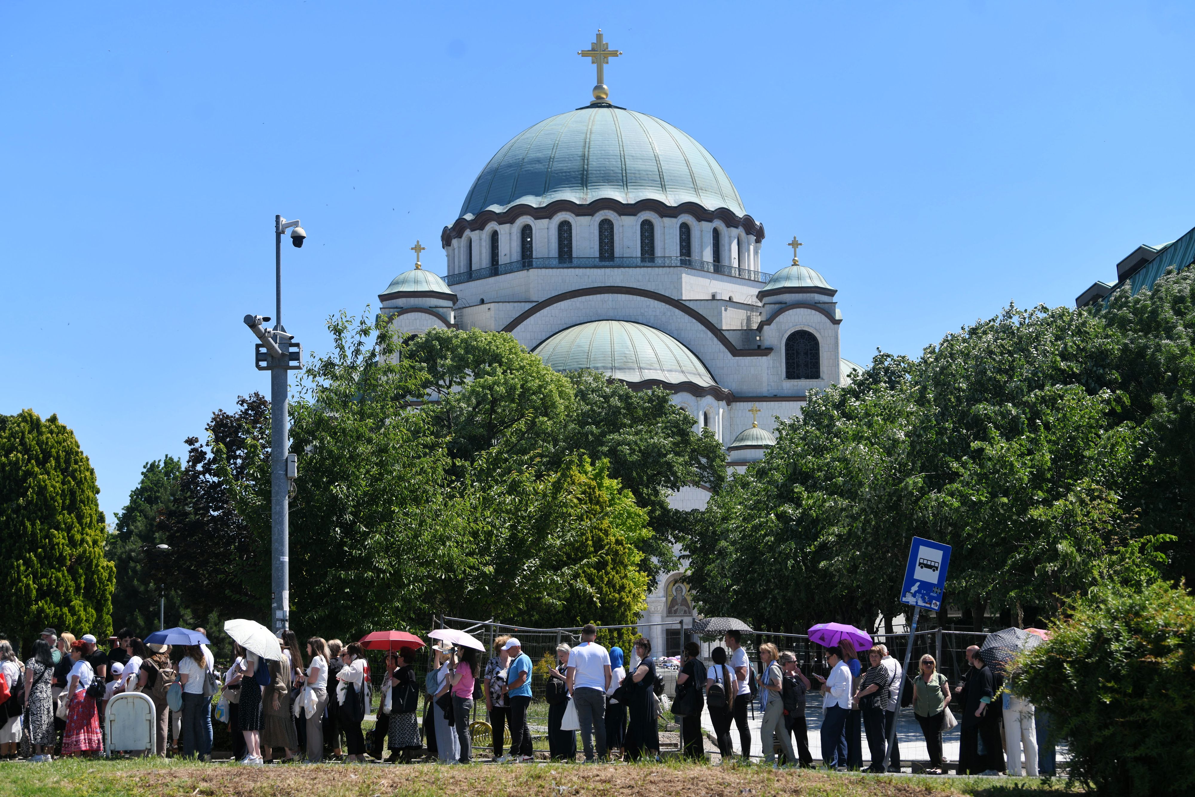 Beograd 28. maj 2026. Hram Svetog Save, Pojas Presvete Bogorodice svetinja izlozena u Hramu, pravoslavni vernici čekaju red za celivanje svetinje Foto Filip Krainčanić Nova.rs