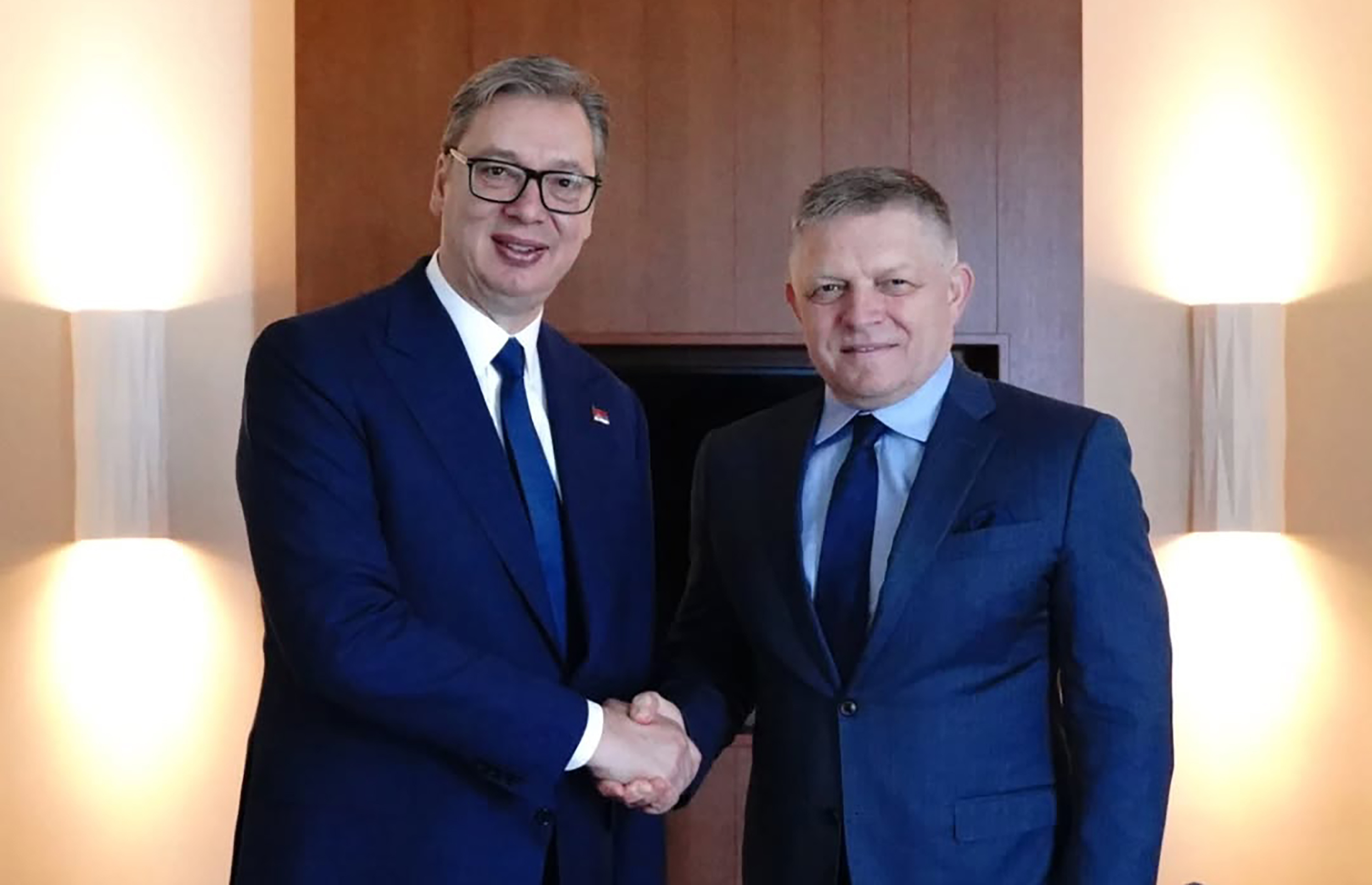 tivat samit  Predsednik Republike Srbije Aleksandar Vučić sastao se sa predsednikom Vlade Slovačke Republike Robert Fic na Samitu EU–Zapadni Balkan u Tivtu