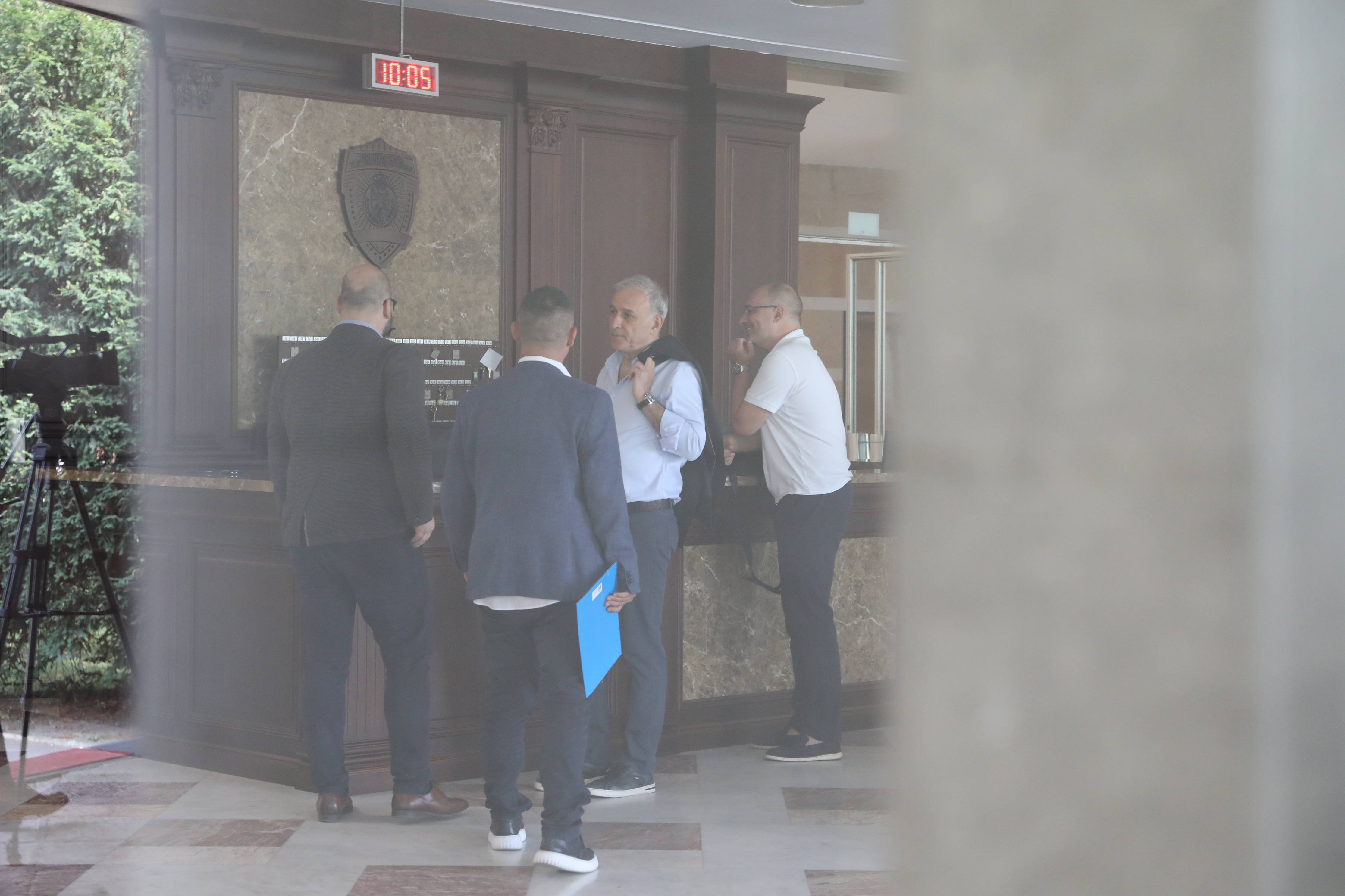 Beograd, 1.07.2026. - Predsednik Srbija centra (SRCE) Zdravko Ponos dolazi na informativni razgovor u Palatu Srbija posto je danas dobio poziv da se javi u Upravu kriminalisticke policije (UKP) u Beogradu.   (BETAPHOTO/MILAN ILIC)
