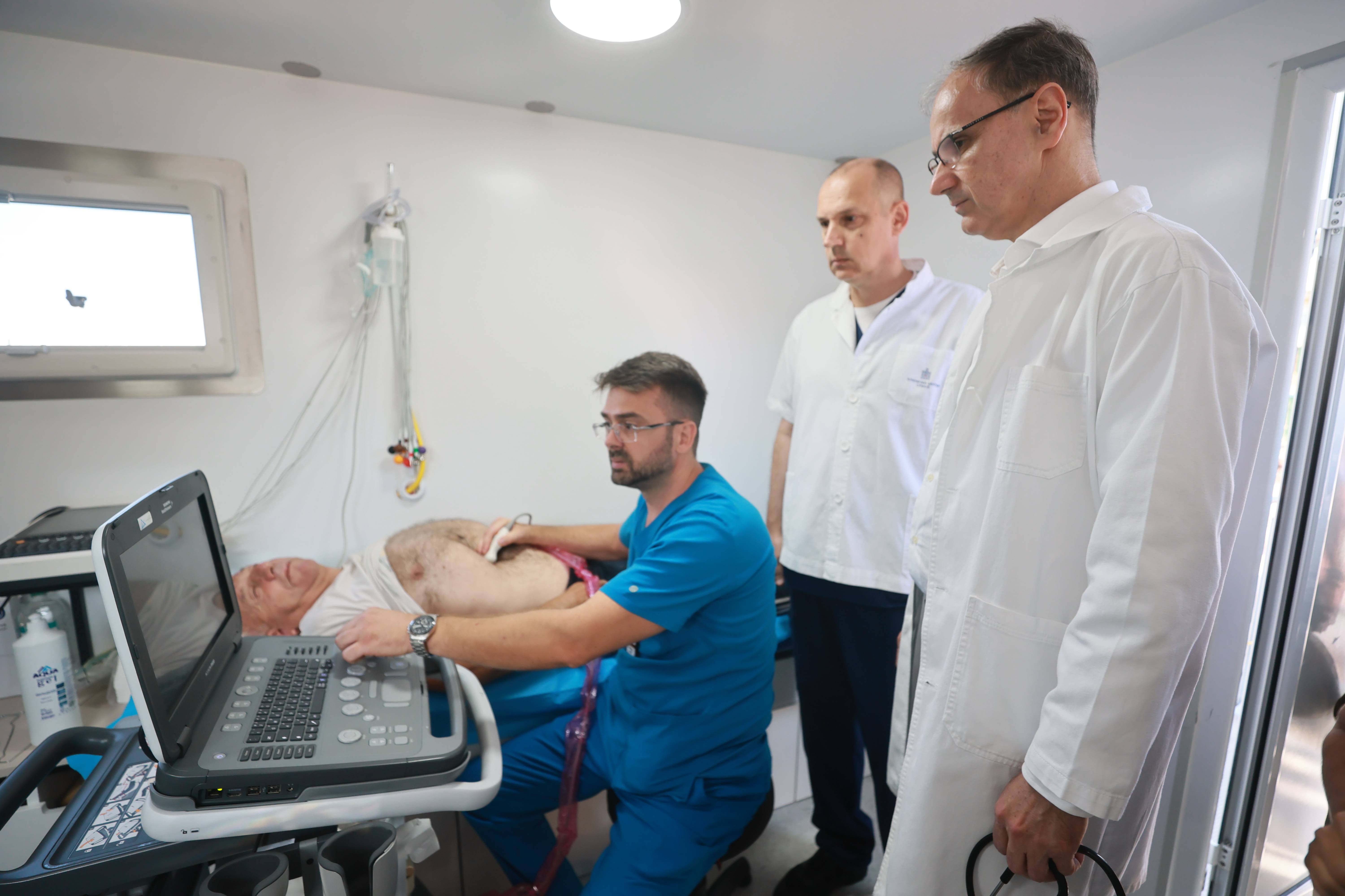 đuro macut zlatibor lončar mobilna ambulanta veliko selo (24).jpg