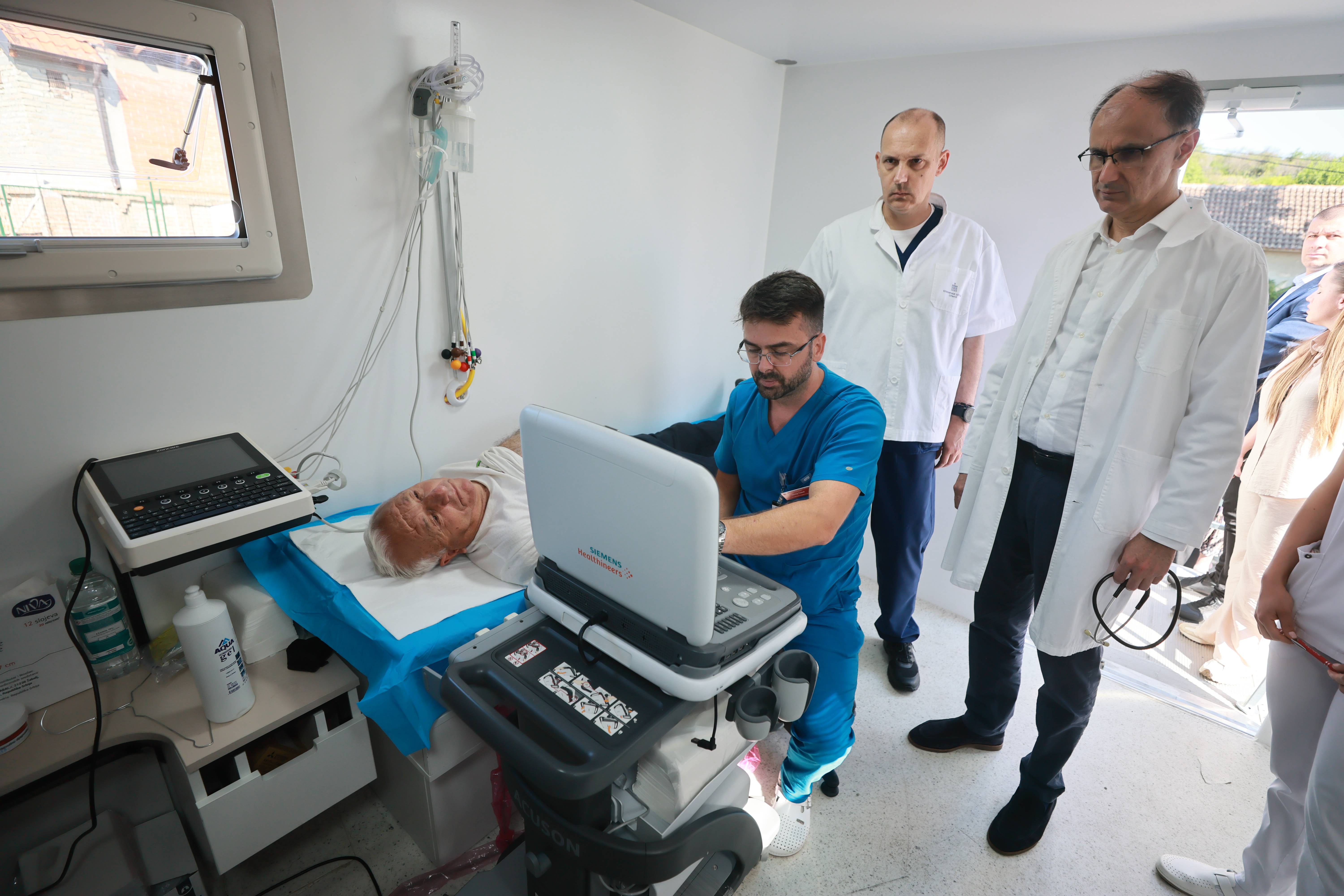 đuro macut zlatibor lončar mobilna ambulanta veliko selo (17).jpg