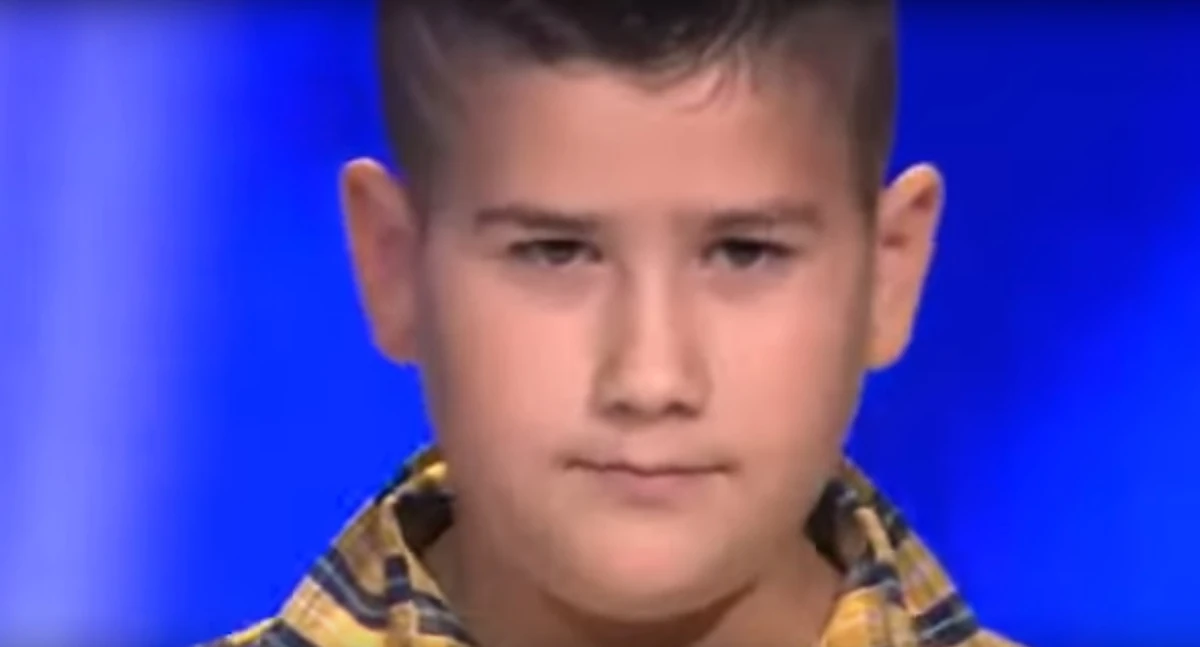 Mreže bruje o dečaku koji peva "Majko, sve ti opraštam": Priča se da je odrastao u teškim uslovima, a evo kako izgleda 10 godina kasnije (VIDEO)