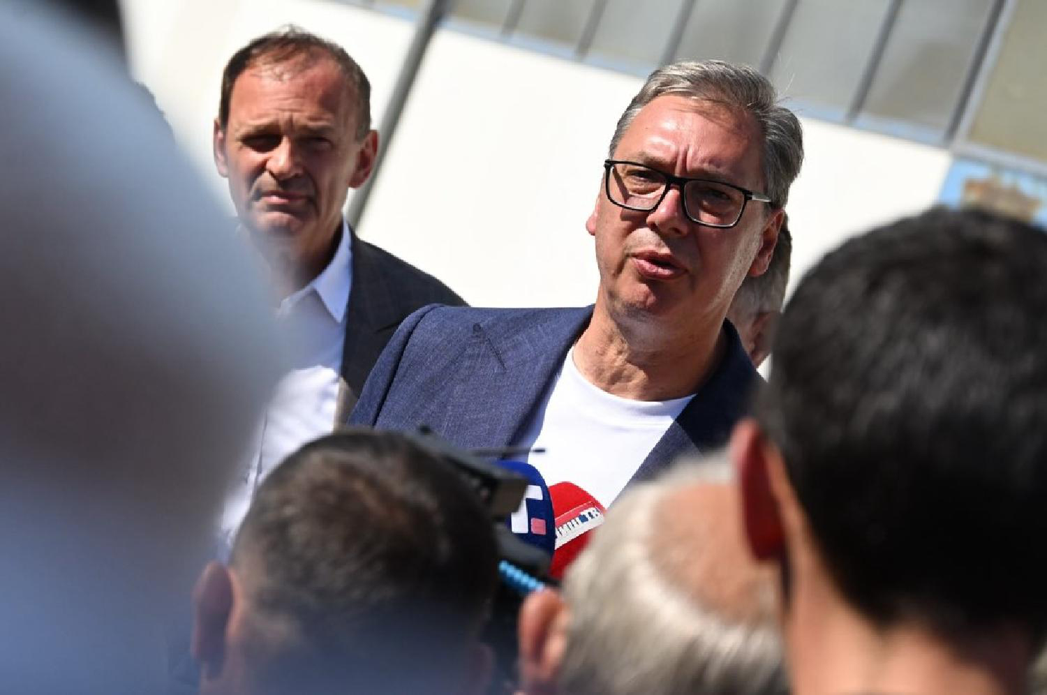 Mesto: VitoševacDatum: Thu Aug 13 16:38:01 CEST 2026Dogadjaj: OPŠTINE - Predsednik Srbije Aleksandar Vučić posetio je kompaniju „Gerber-Eksport“ d.o.o. u Vitoševcu, u opštini Ražanj.Ličnosti: Aleksandar VučićIzvor: FoNet/Instagram predsednika Srbije