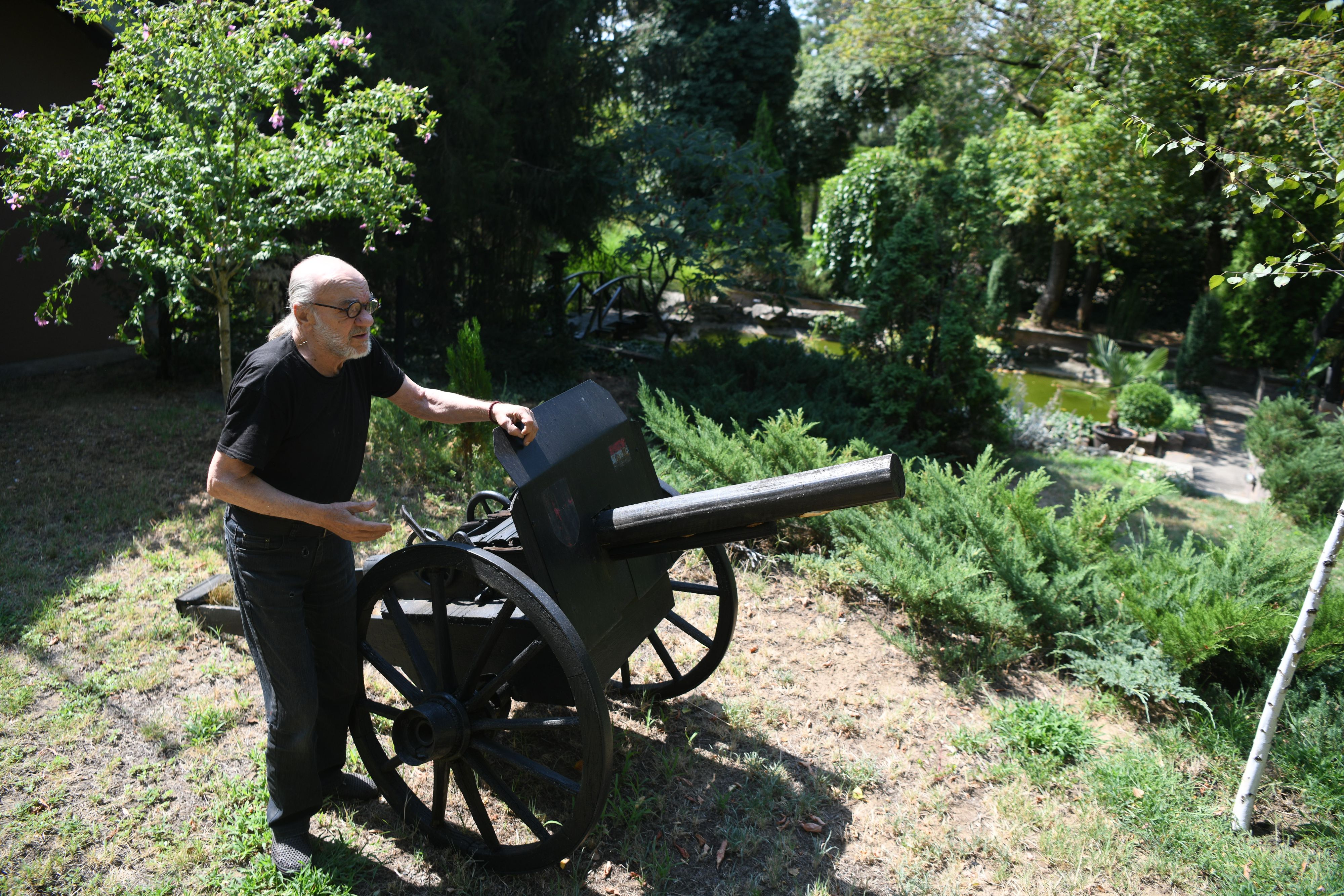 Aleksandar Cvetković slikar iz Šumarka kod Deliblatske peščare 150826 Foto Filip Krainčanić Nova rs (8).jpeg
