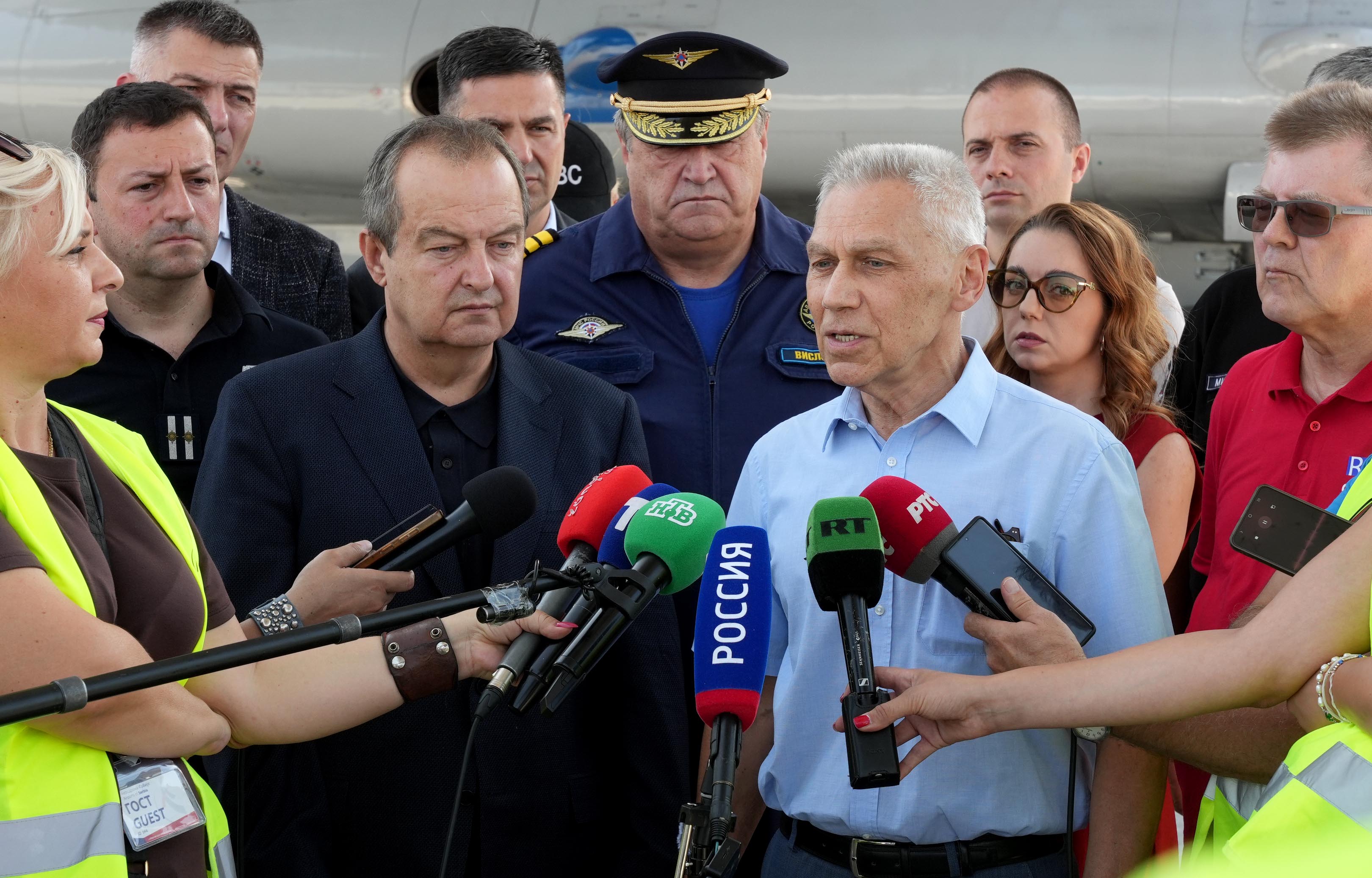 Saopstenje-Ministar Dacic-Amabasdor Bocan-Harcenko-Obilazak ruskog tima za gasenje pozara (9).jpg
