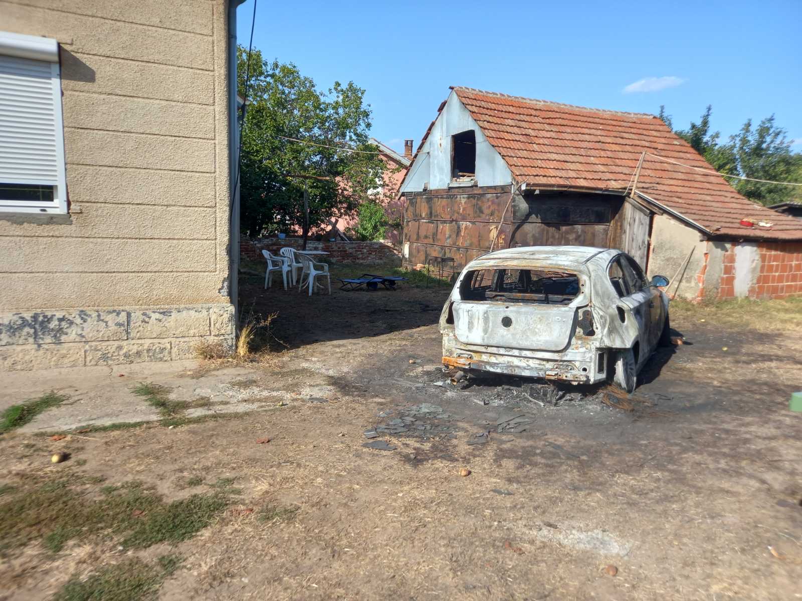 velika plana zapaljen automobil foto snežana janković (2).jpeg