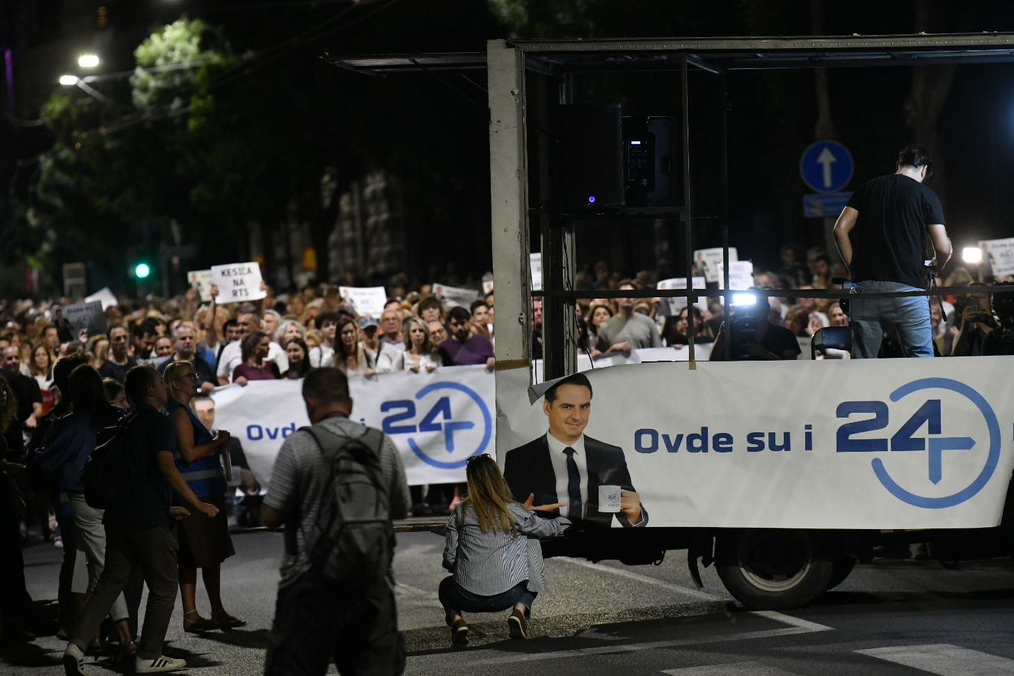 Beograd 10.09.2026. Skup podrške Zoranu Kesiću i ekipi emisije 24 minuta. Grupa novinarskih udruženja pozvala je na skup podrške ekipi emisije 24 minuta sa Zoranom Kesićem na Trgu Nikole Pašića Foto: Goran Srdanov/Nova.rs