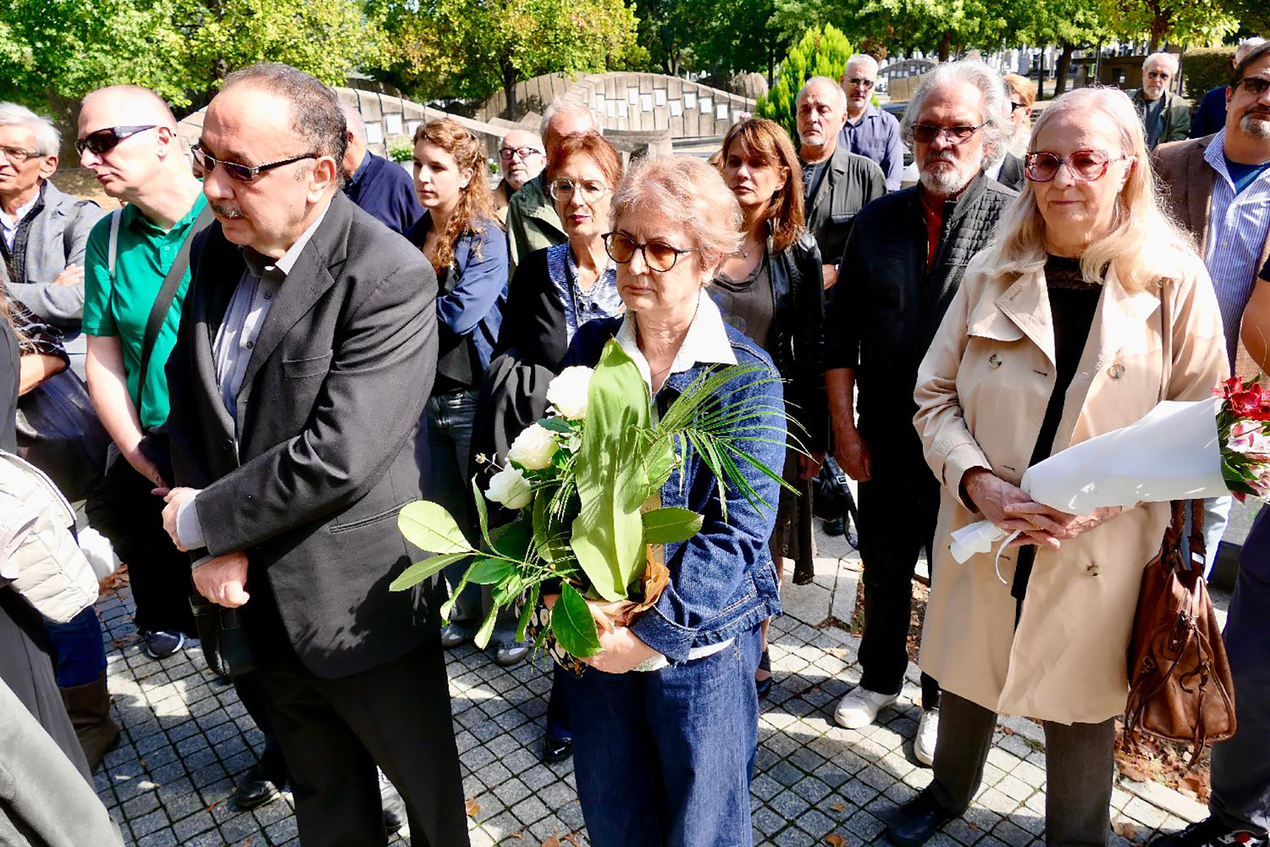 Polaganje urne u Aleji zaslužnih građana na Novom groblju, osnivača i predsednika Upravnog odbora Centra za demokratiju Dragoljuba Mićunovića (1).jpeg