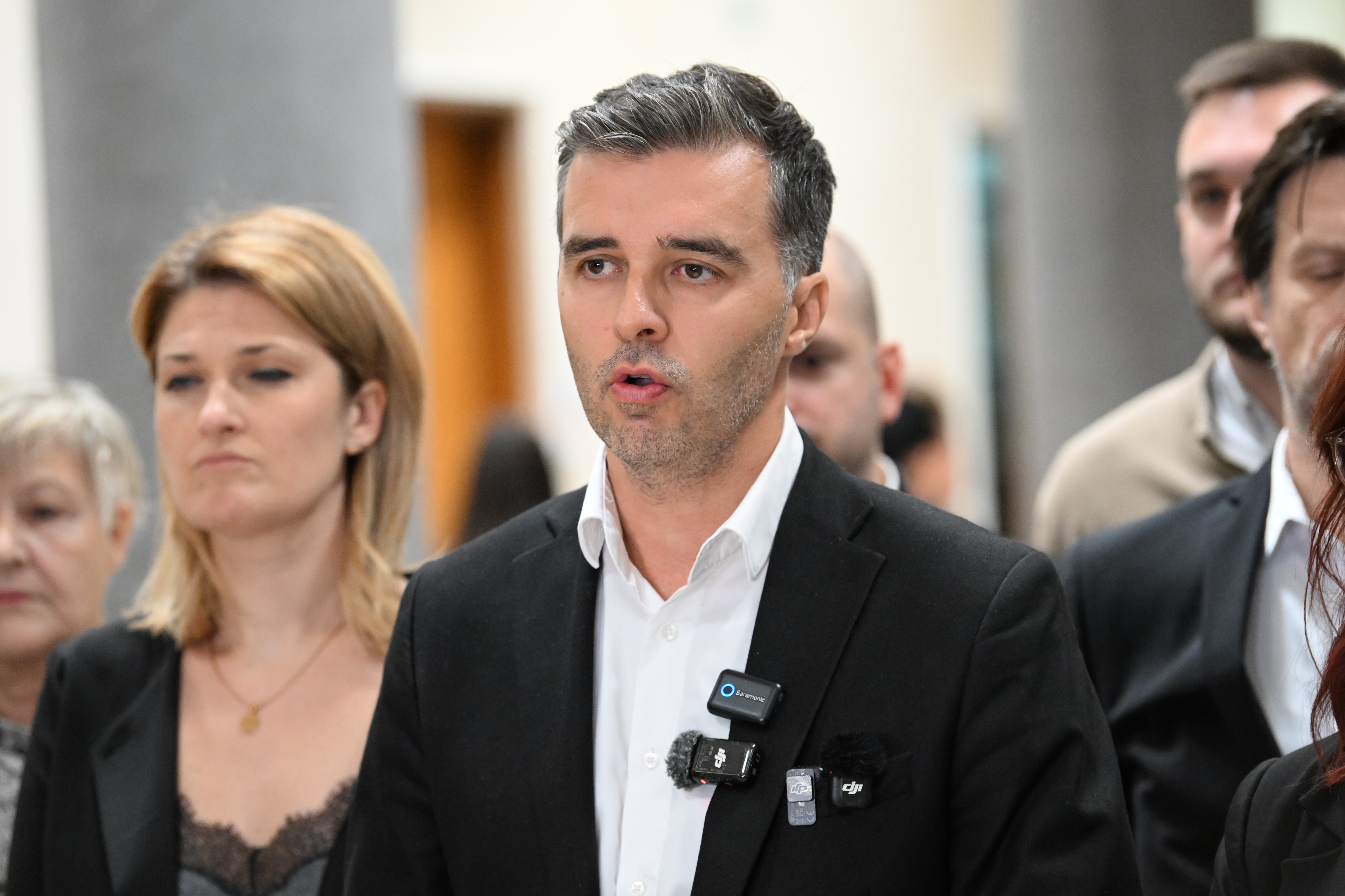 Beograd 13. oktobar 2026. Pokret Kreni promeni pred početak sednicu Skupštine grada Beograda na kojij se raspravlja o smeni gradonačelnika Foto Marko Ljutica