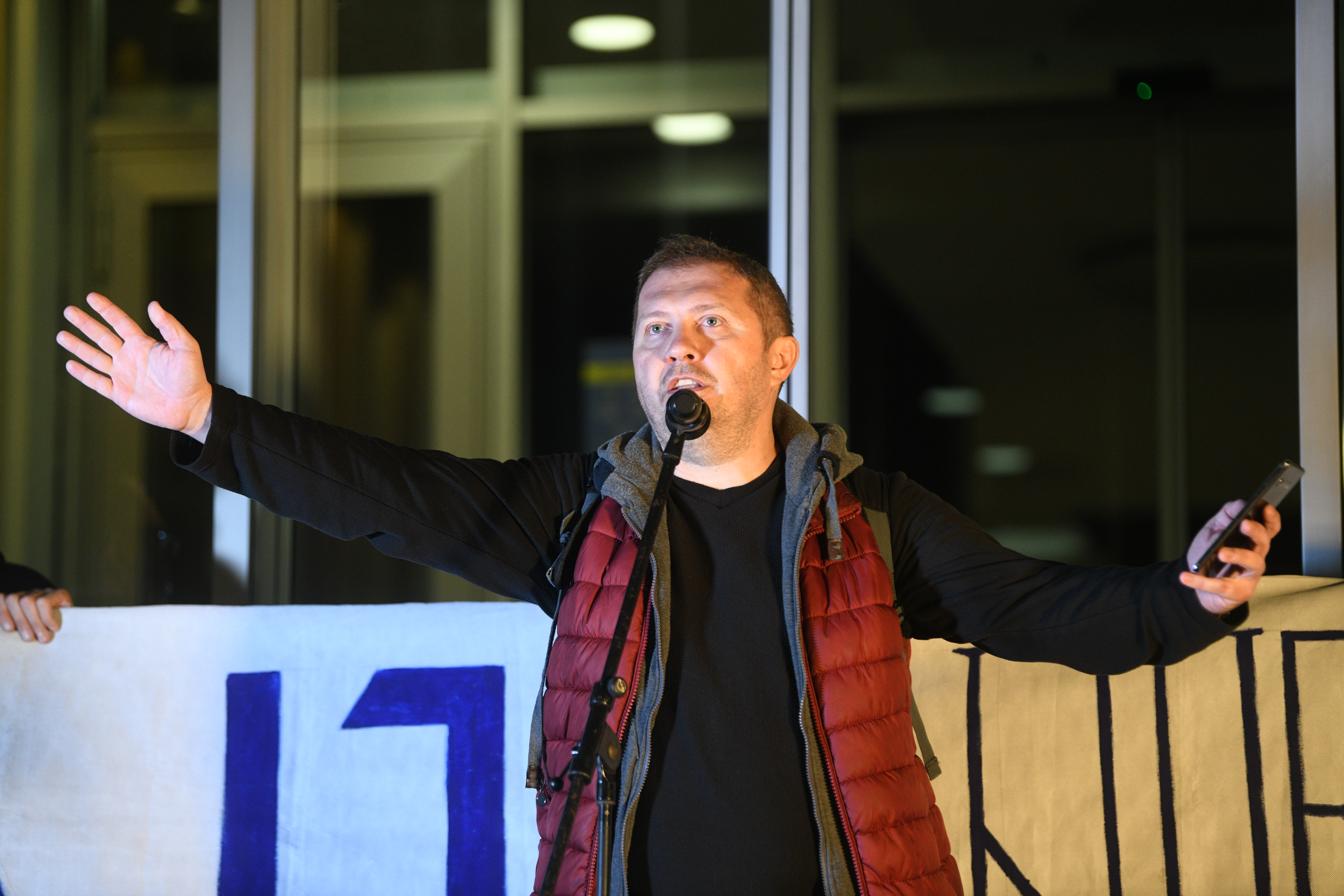 Beograd 20. oktobar 2026. Zajednički protest novinara i zaposlenih Nova.rs, novina Nova, TV Nova i N1, Radara, Danasa i Forbsa ispred redakcije portala Nova.rs Foto Filip Krainčanić Nova.rs