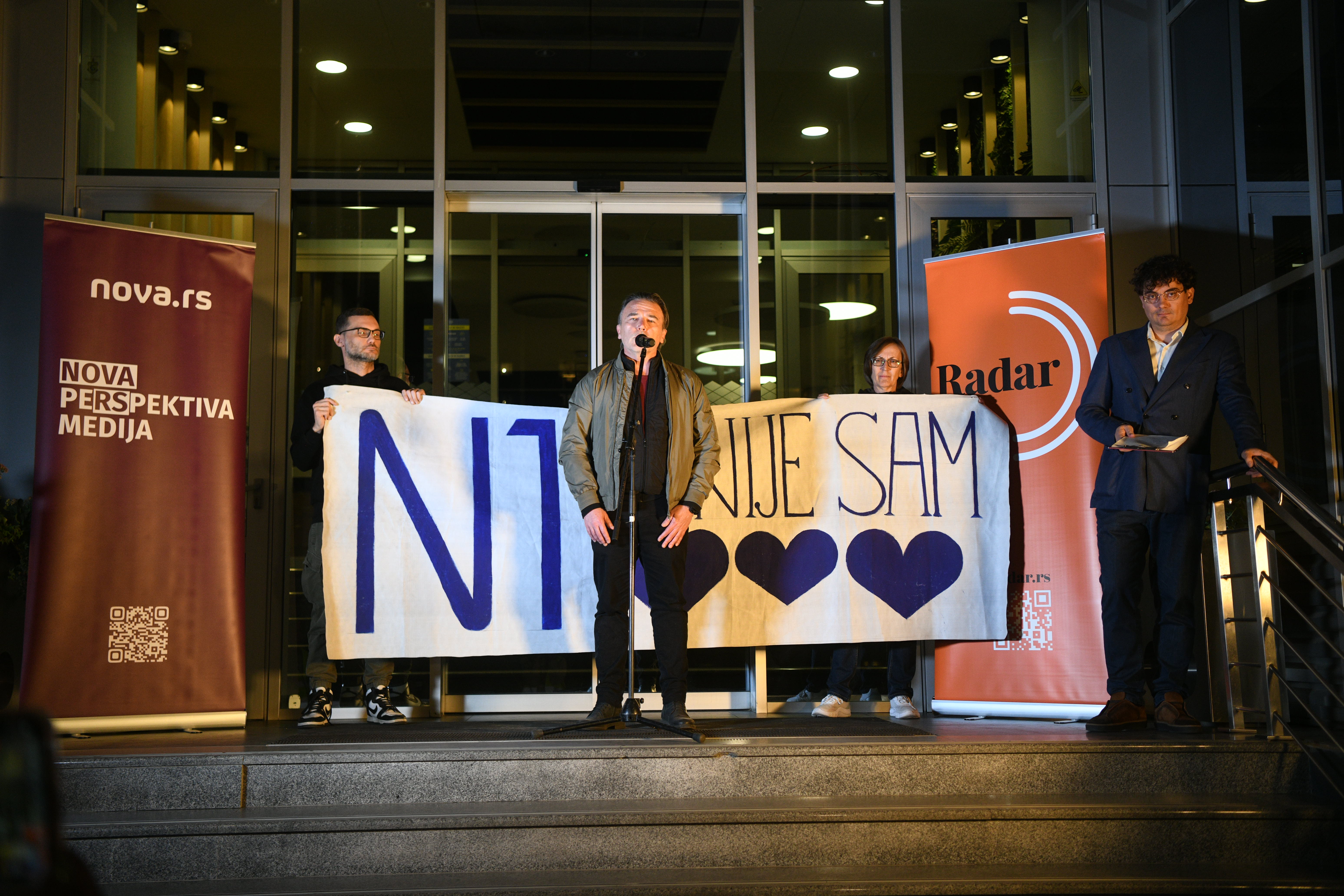 Beograd 20. oktobar 2026. Zajednički protest novinara i zaposlenih Nova.rs, novina Nova, TV Nova i N1, Radara, Danasa i Forbsa ispred redakcije portala Nova.rs Foto Filip Krainčanić Nova.rs
