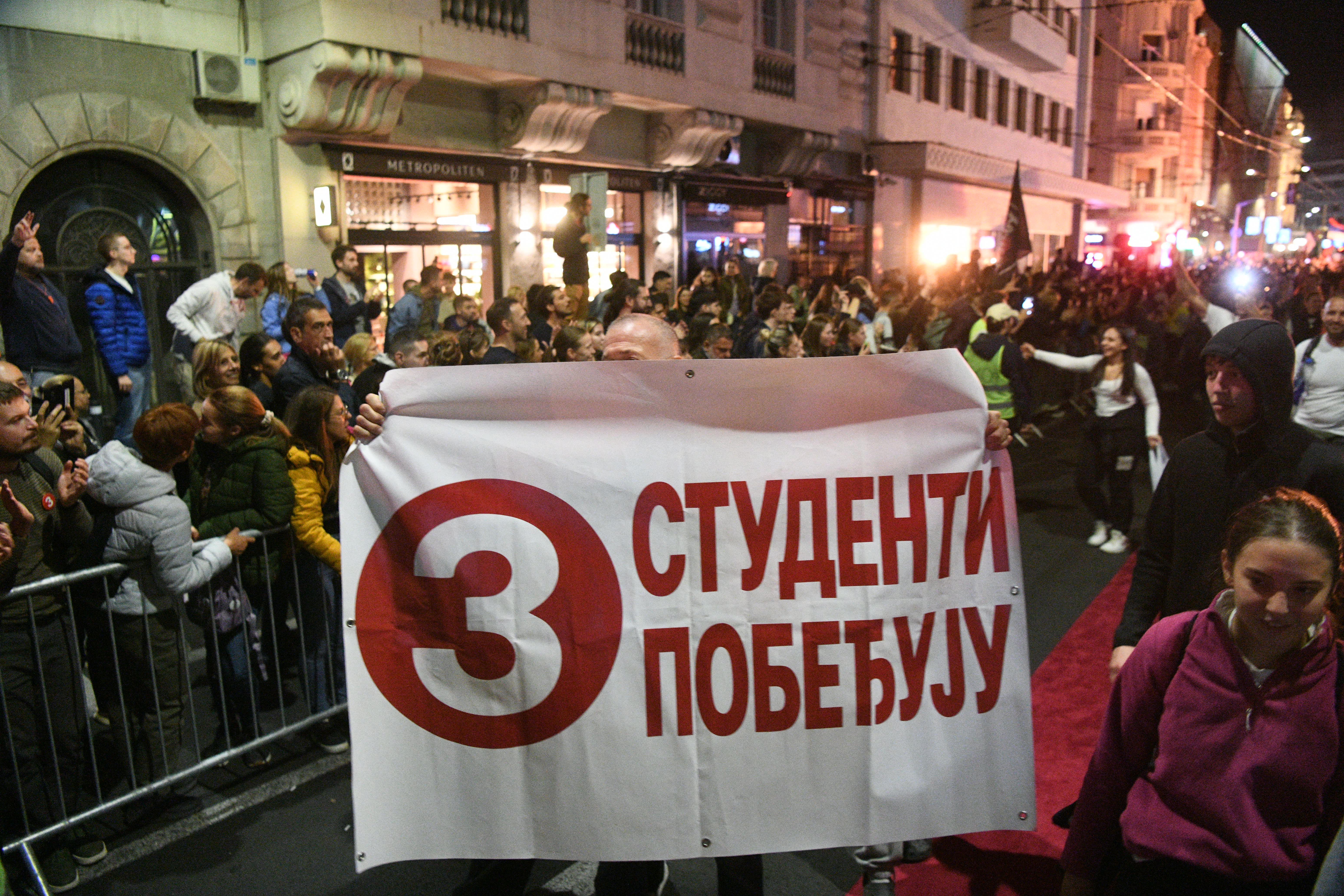 Beograd 21.10.2026. Trg Republike. Doček studenata koji pešače do Beograda na skup 22. oktobra na Salviji. Studenti, mrarš, pešačenje, doček Foto: Filip Krainčanić/Nova.rs