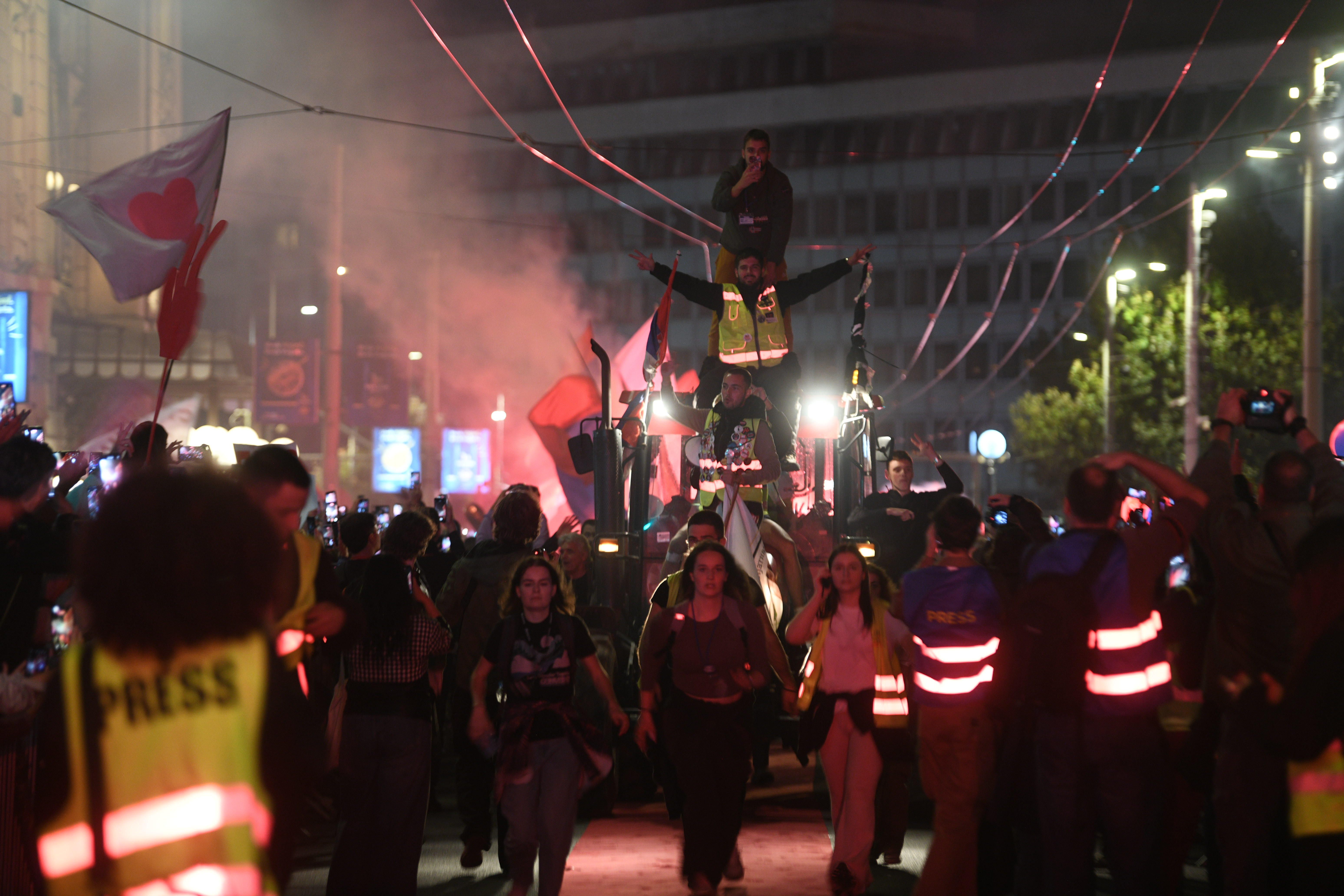 Beograd 21.10.2026. Trg Republike. Doček studenata koji pešače do Beograda na skup 22. oktobra na Salviji. Studenti, mrarš, pešačenje, doček Foto: Filip Krainčanić/Nova.rs