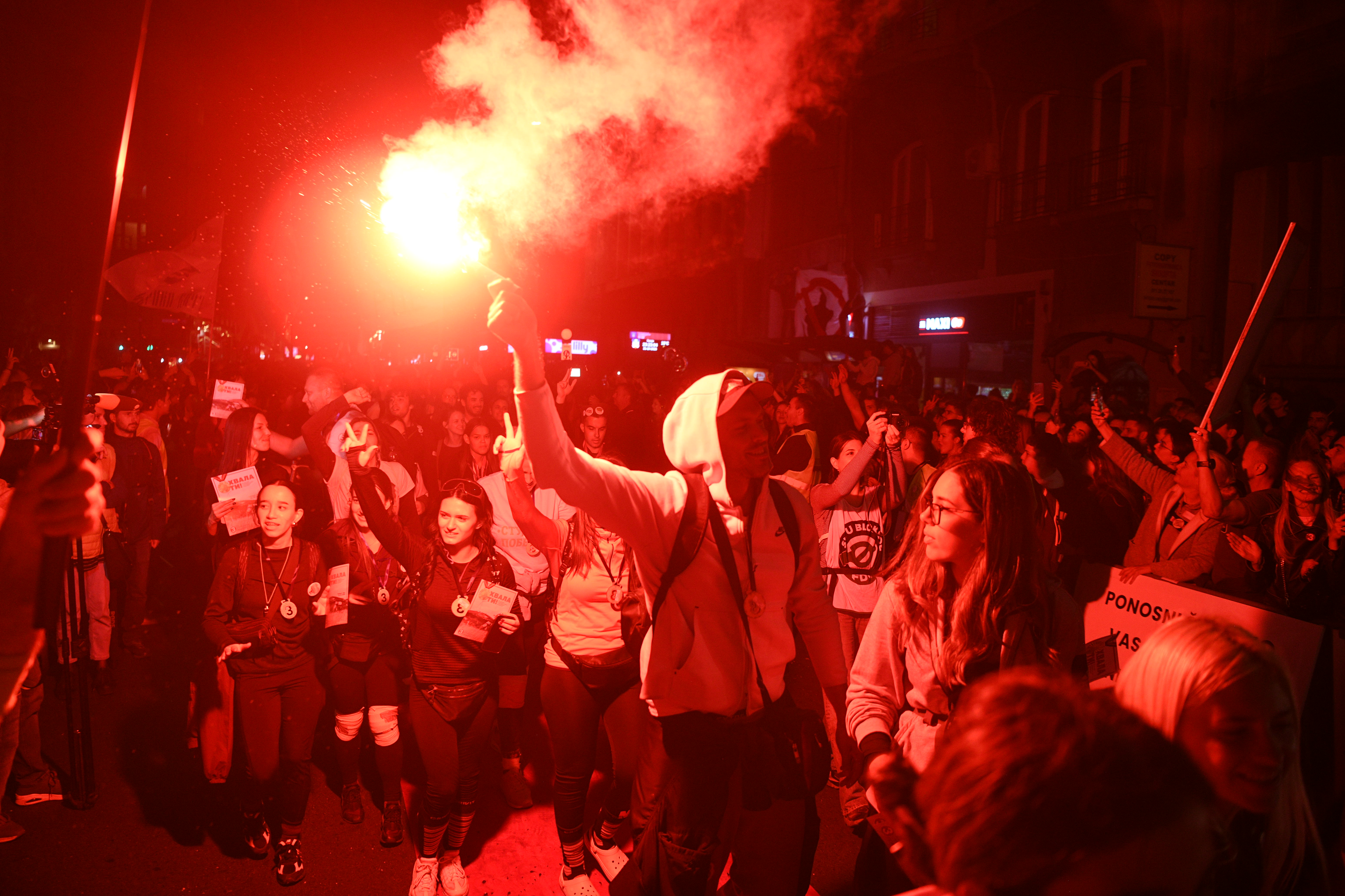 Beograd 21.10.2026. Istok. Trg Republike. Doček studenata koji pešače do Beograda na skup 22. oktobra na Salviji. Studenti, mrarš, pešačenje, doček Foto: Filip Krainčanić/Nova.rs