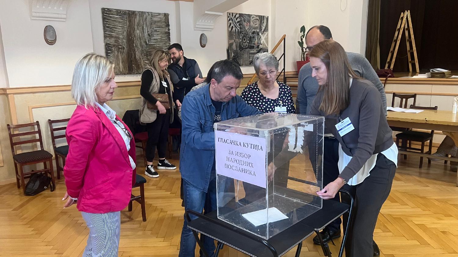 Čačak, Parlamentarni izbori, 25.10.2026. biračko mesto, glasanje  (3).jpeg