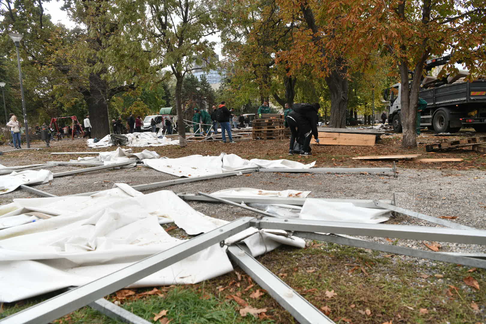 Beograd 26. oktobar 2026. Pionirski park Ćacilend dan posle pobede Studentske liste na parlamentarnim izborima raščišćavanje Foto Goran Srdanov Nova.rs