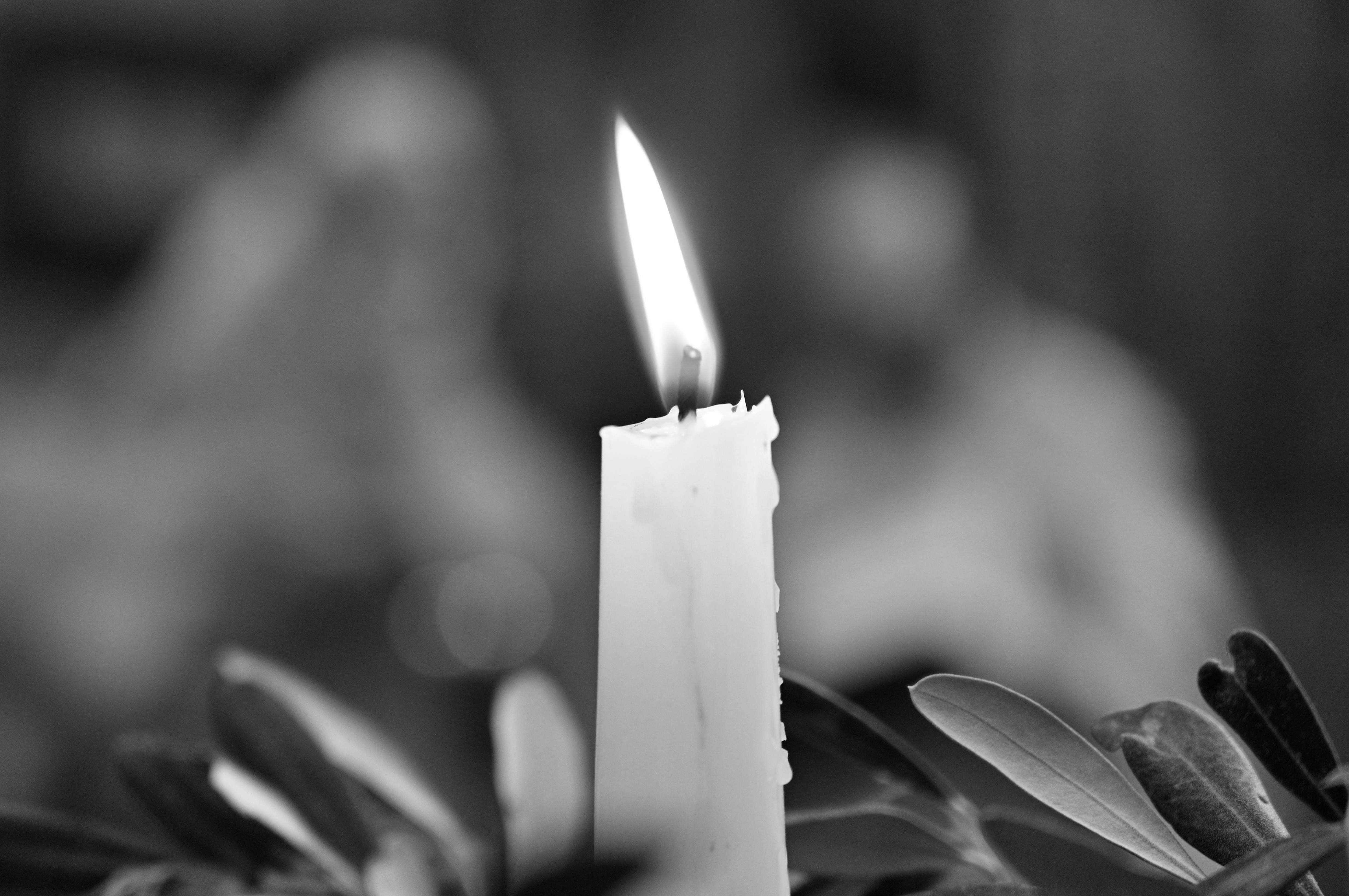 zapaljena sveća in memoriam Palm Sunday service in Beirut smrt preminuo preminula ilustracija