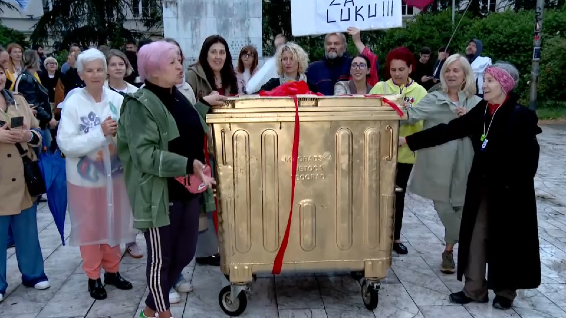 Zlatni kontejner uručen Zemuncima