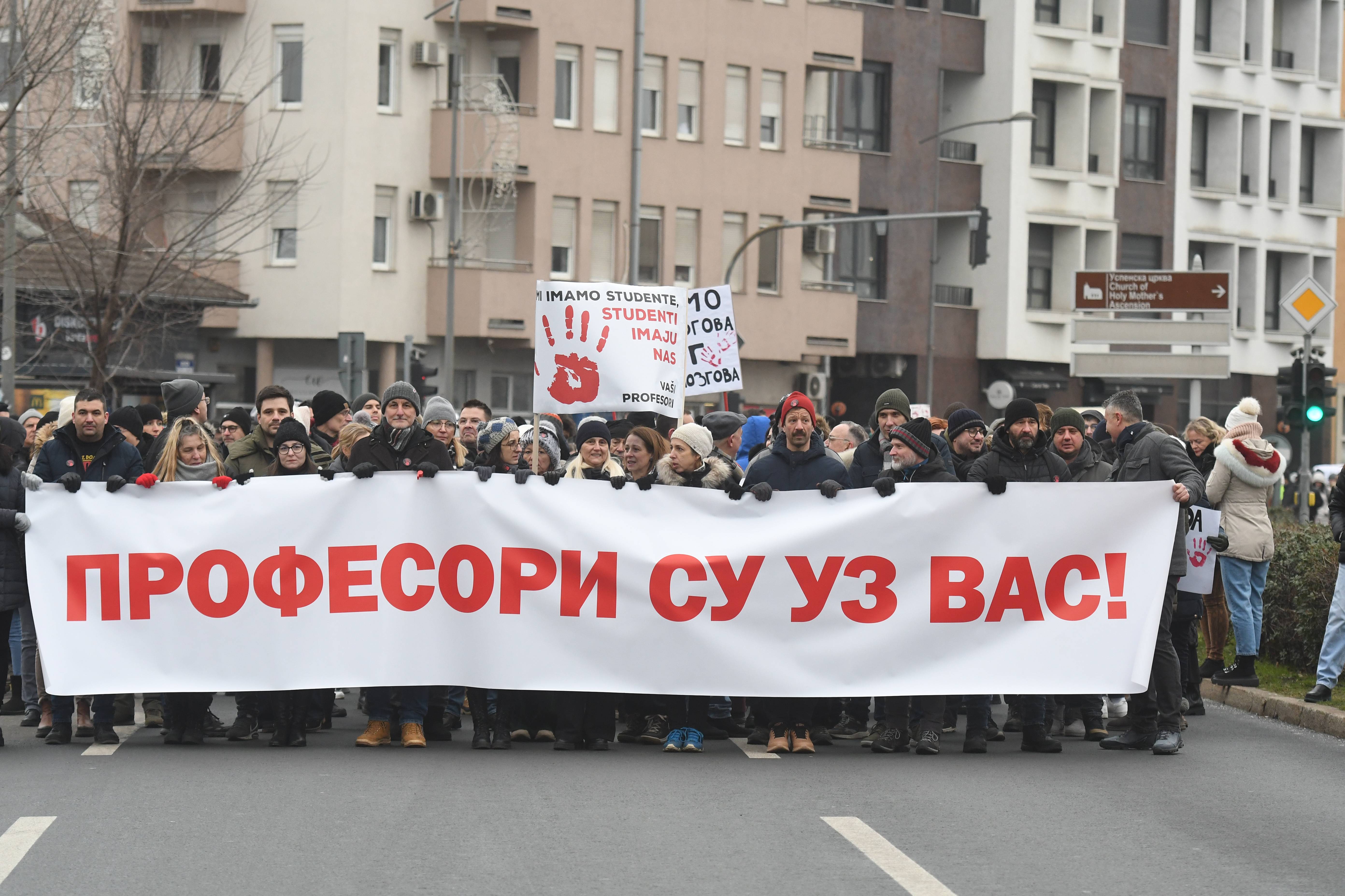 PROTESTNA SETNJA UNIVERZITETSKIH  NASTAVNIKA U NOVOM SADU