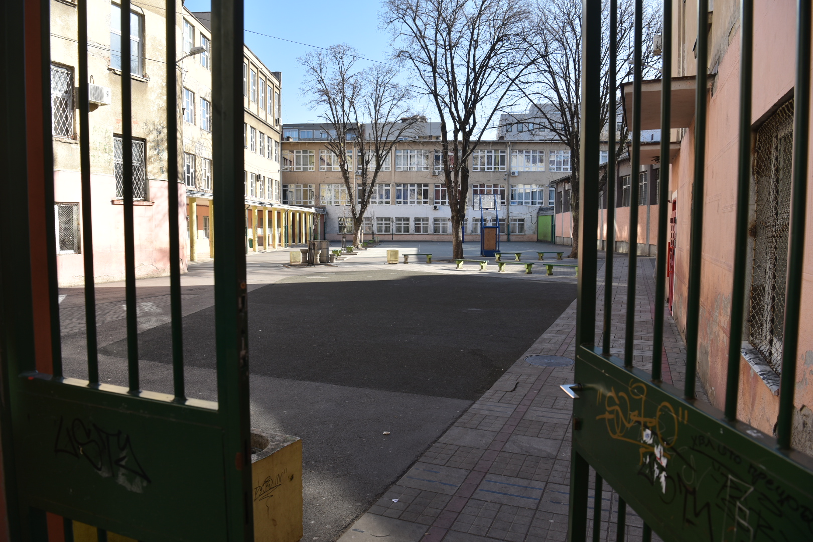 Beograd 16.03.2020. Osnovna škola Sveti Sava, prazno školško dvorište. Prvi dan vanrednog stanja u Srbiji Foto:Nemanja Jovanović/Nova.rs