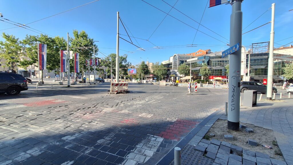 Trg Republike, kocke, raskopana ulica