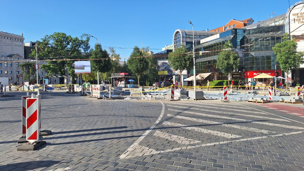 Trg Republike, kocke, raskopana ulica