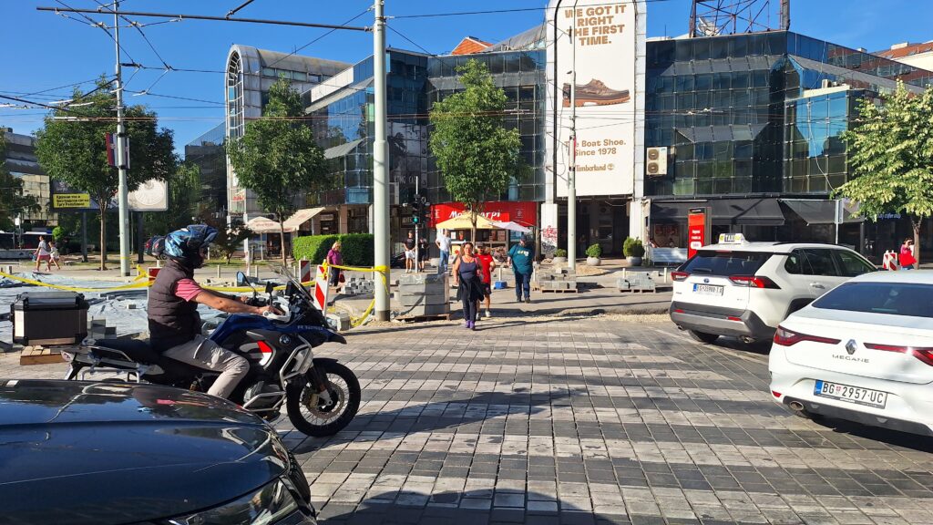 Trg Republike, kocke, raskopana ulica