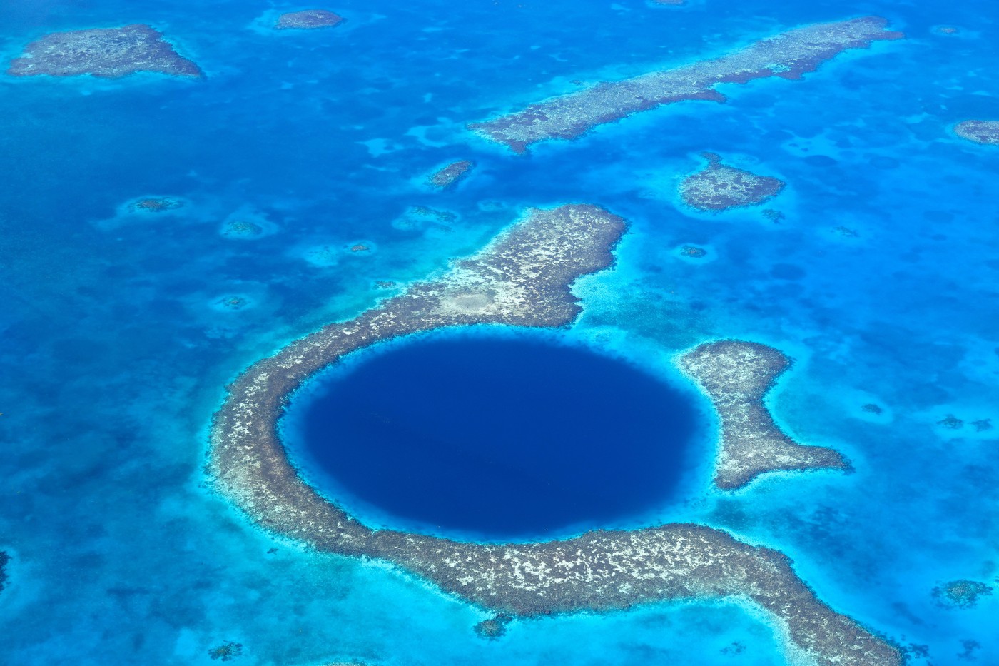 Aerial view of Blue Hole, Belize. High quality photo,Image: 953827601, License: Royalty-free, Restrictions: , Model Release: no, Credit line: stefanophotographer / Alamy / Profimedia