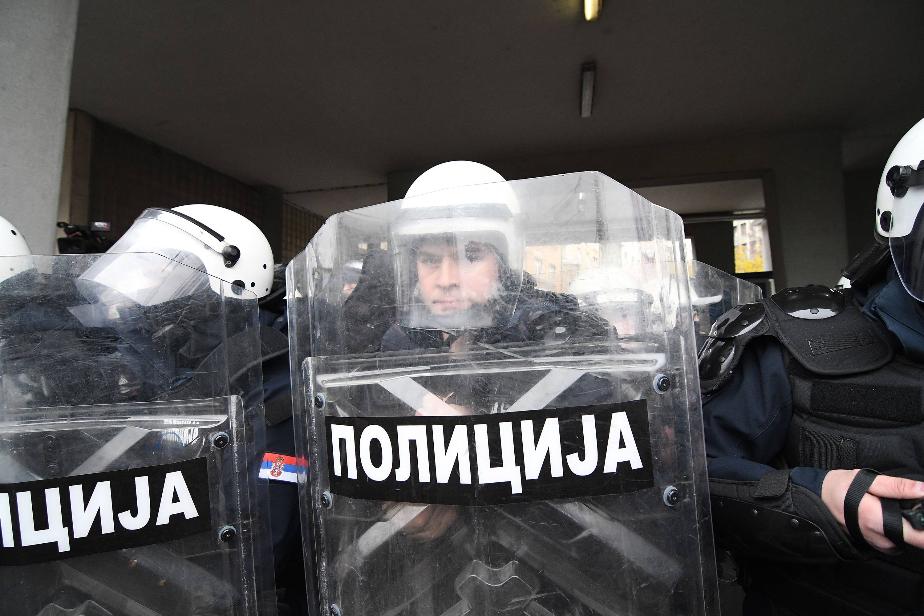 GRADJANI POKUSALI DA UDJU U SKUPSTINU NOVOG SADA