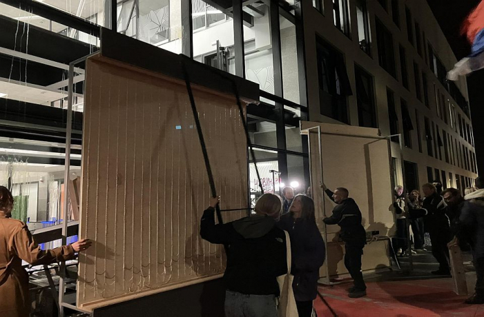 Novi Sad, 14.04.2025. RTV, Radio televizija Vojvodine, protest, studenti ispred zgrade RTV-a