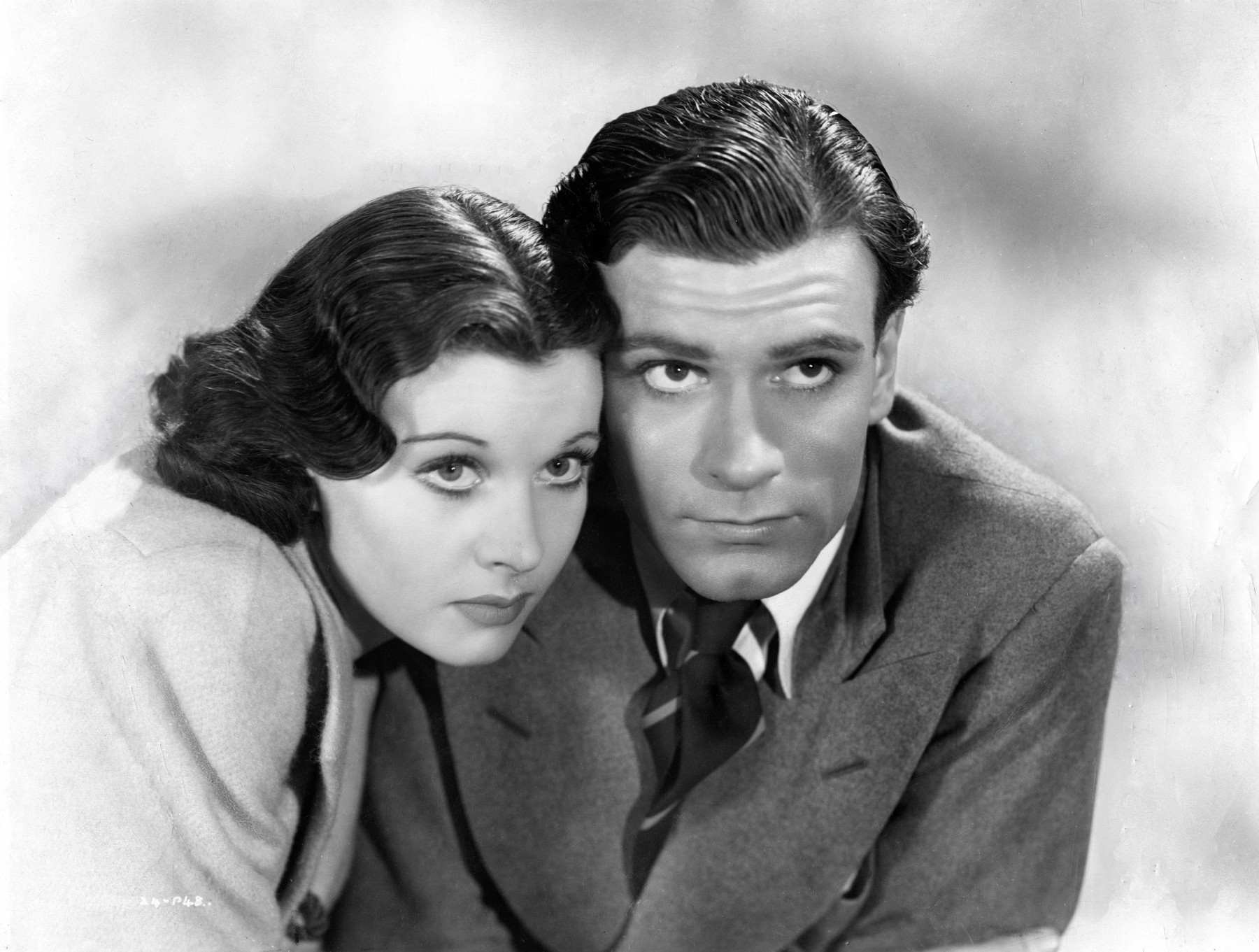 VIVIEN LEIGH and LAURENCE OLIVIER Publicity Portrait for 21 DAYS aka TWENTY ONE DAYS TOGETHER aka THE FIRST AND THE LAST 1937 released 1940 director BASIL DEAN novel JOHN GALSWORTHY scenario Basil Dean and Graham Greene producer Alexander Korda London Fil