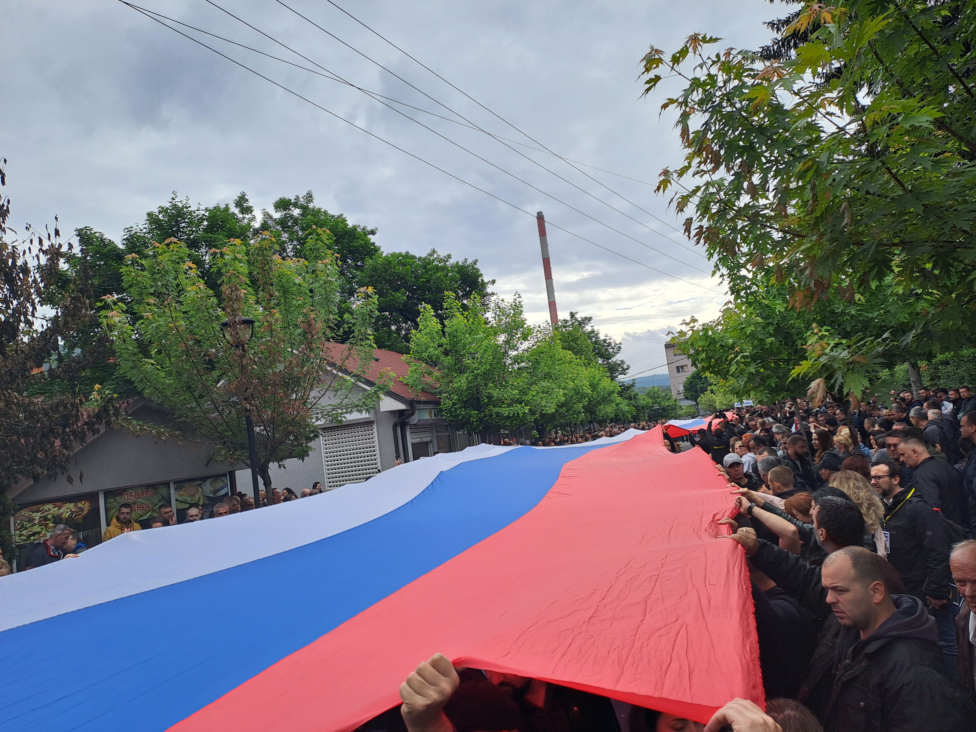 Zvečan - Razvučena srpska zastava od 300m