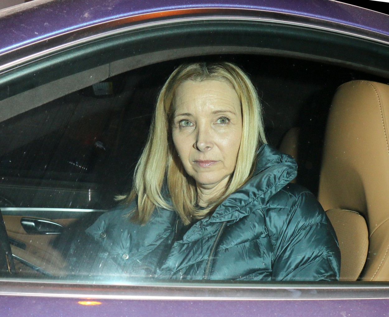 Lisa Kudrow leaves Craig's restaurant alone in her sports car