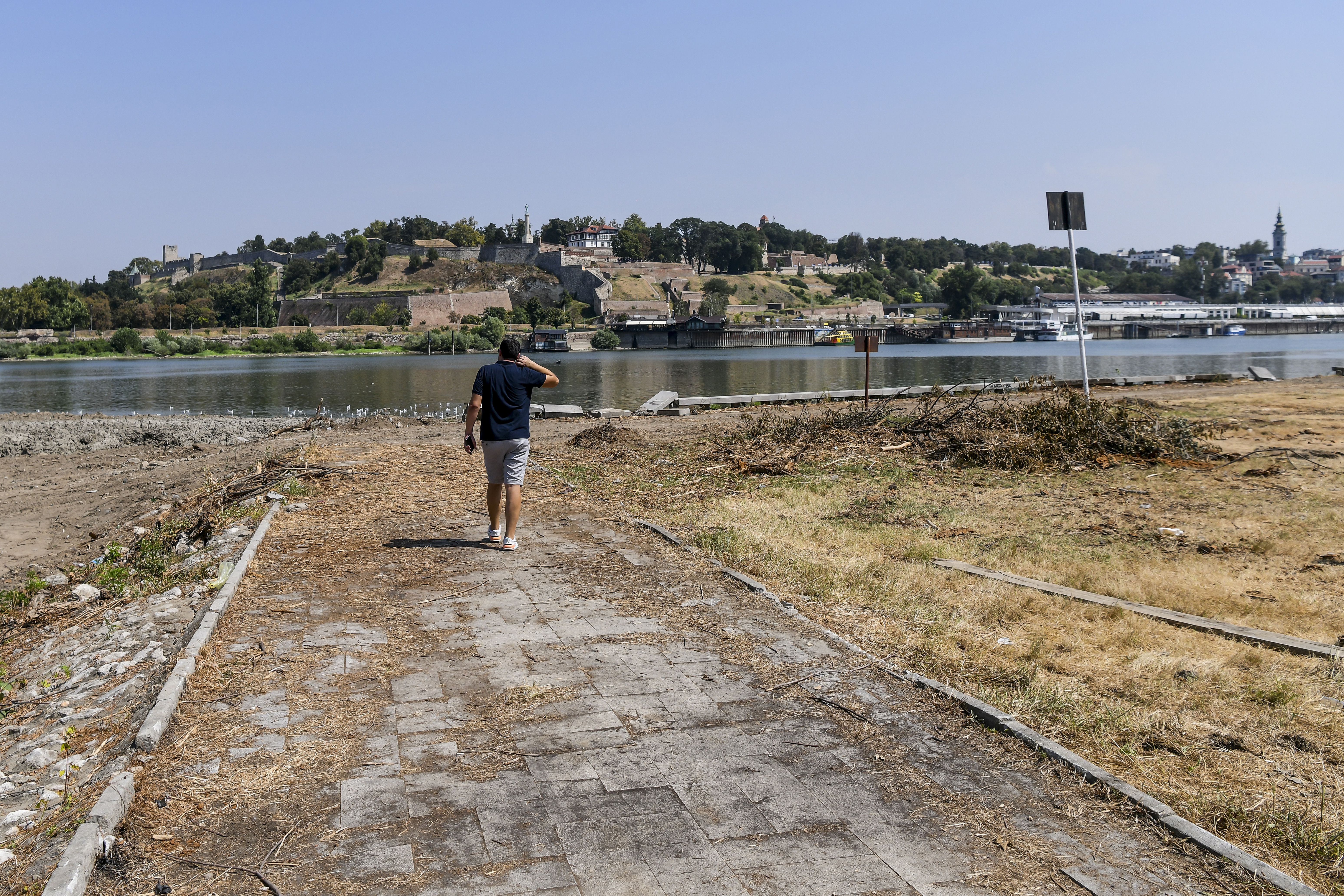 Beograd 15.08.2024. Ušće, kej, splavovi, uklanjaje splavova sa Ušća, Novi Beograd Foto: Goran Srdanov/Nova.rs