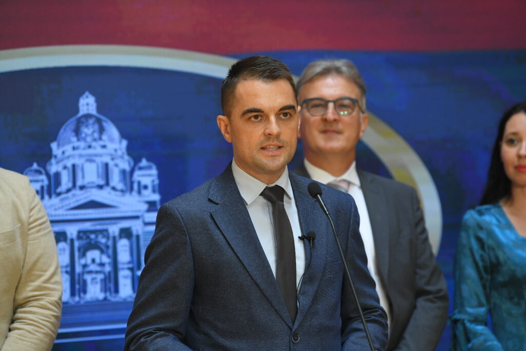 Beograd, 23.07.2024. Narodna skupstina, odrzana je konferencija za medije Poslanicka grupa SRBIJA CENTAR – SRCE, KZŠ Foto: Amir Hamzagić/Nova.rs