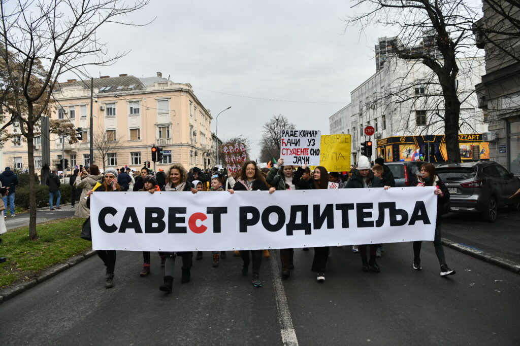 Beograd, Zemun 13.02.2025. Skup podrške roditelja osnovnih i srednjih škola prosvetnim radnicima, blokada, protest
