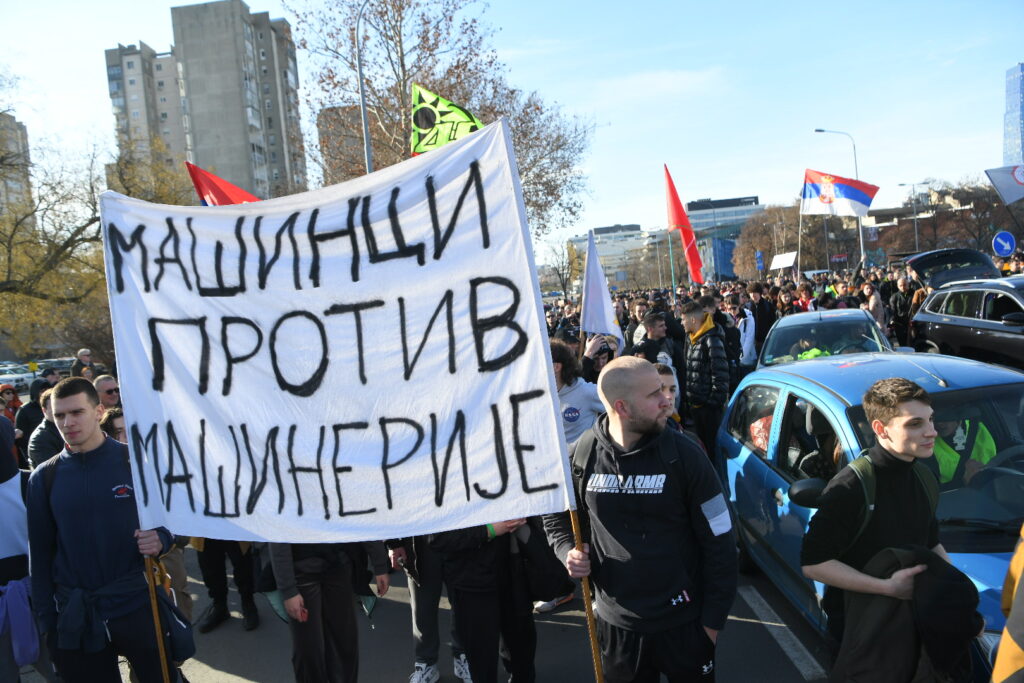 Beograd 30.01.2025. Okupljanje studenata ispred Fakulteta dra‚mskih umetnosti pred polazak na put u Novi Sad. Fakultet dramskih umetnosti, FDU, studenti, peške do Novog Sada, studentski protest Foto: Amir Hamzagić/Nova.rs