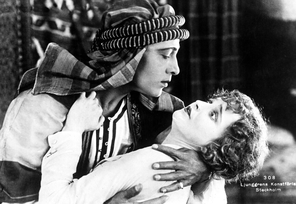 THE SHEIK (US 1921) RUDOLPH VALENTINO,AGNES AYRES  KISSING     Date: 1921,Image: 43199155, License: Rights-managed, Restrictions: , Model Release: no, Credit line: Rights Managed / Mary Evans Picture Library / Profimedia