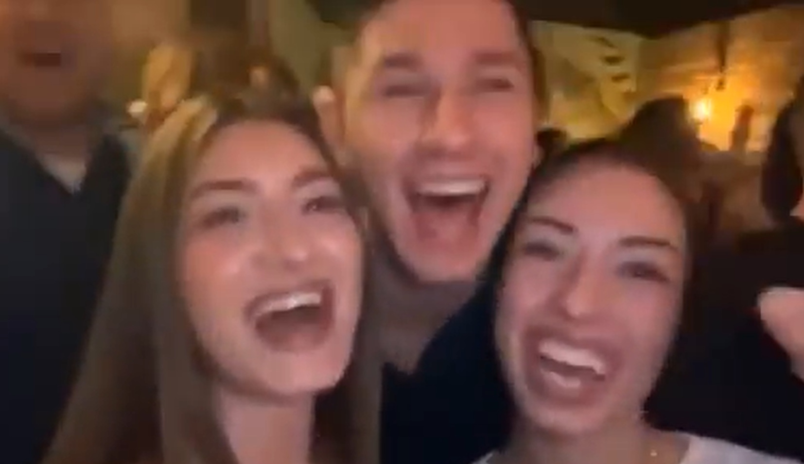 Glavni Ćaci i pesma Noć mi te duguje