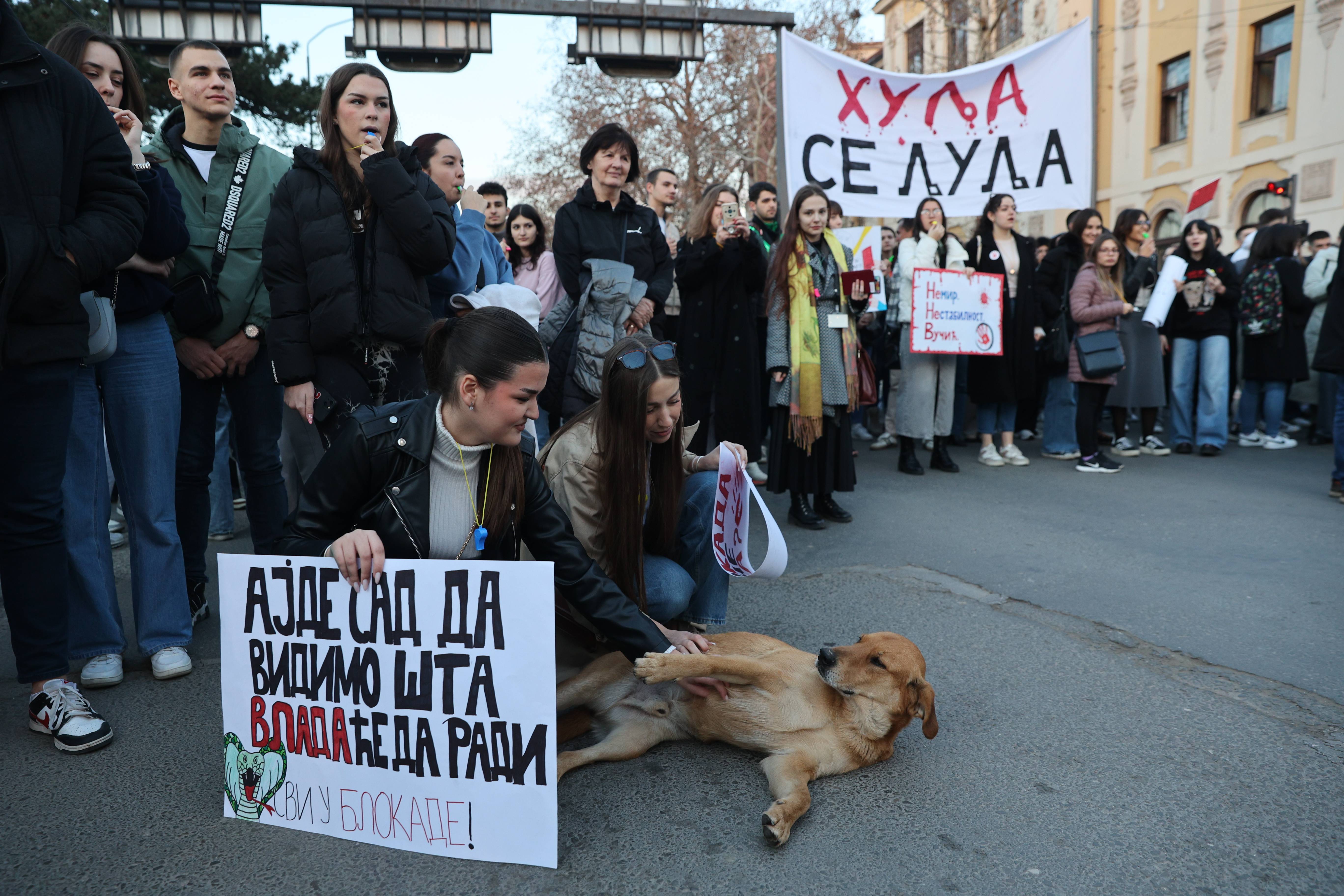 PROTEST U NISU ZBOG NAPADA NA STUDENTE U NOVOM SADU
