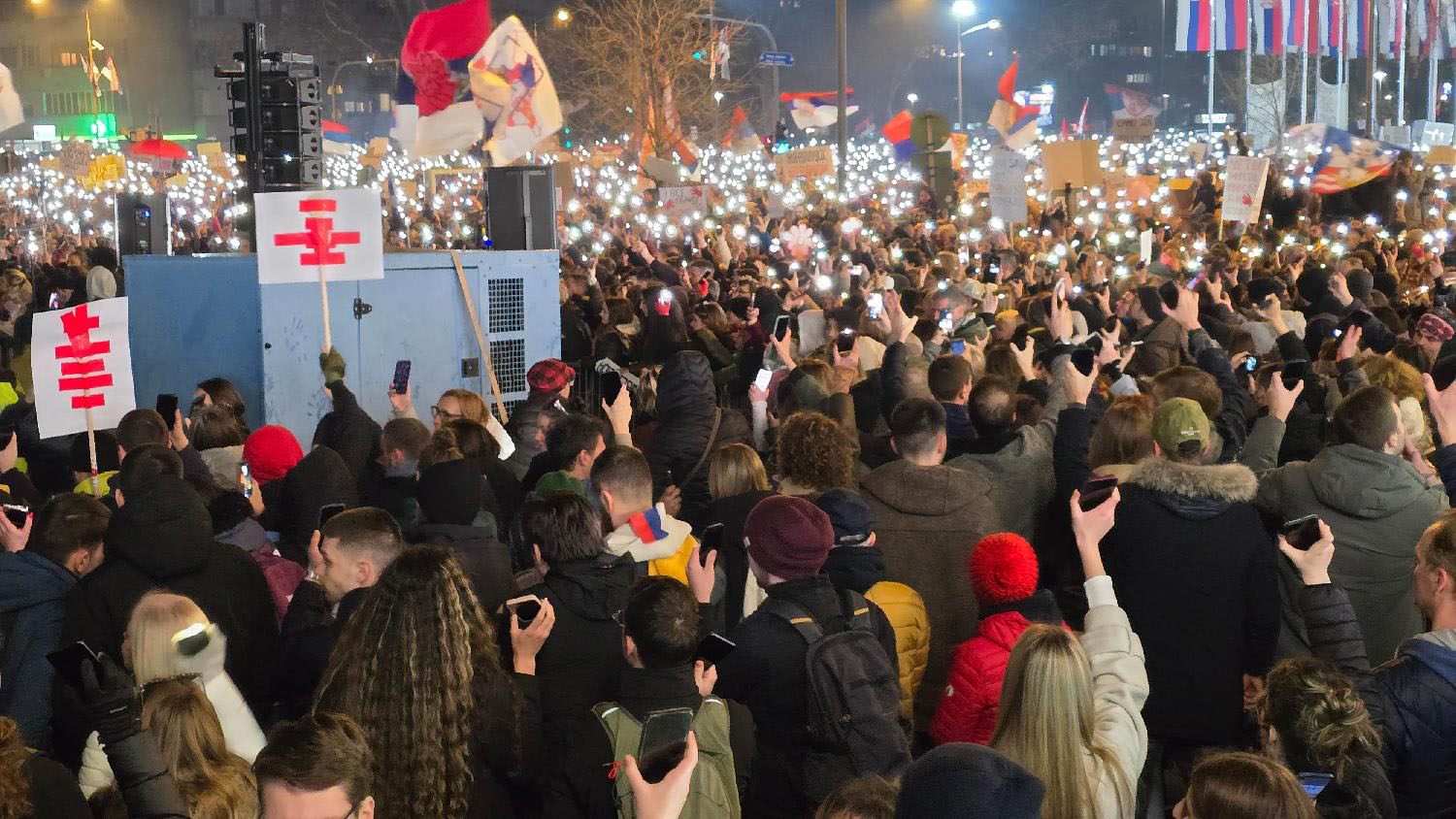 Mesto: Novi Sad
Datum: Sat Feb 01 19:41:37 CET 2025
Dogadjaj: DRUŠTVO - učesnici protesta i blokade mosta Slobode u Novom Sadu uključili su bliceve mobilnih telefona
Fotoreporter: Marko Dragoslavić
Izvor: FoNet