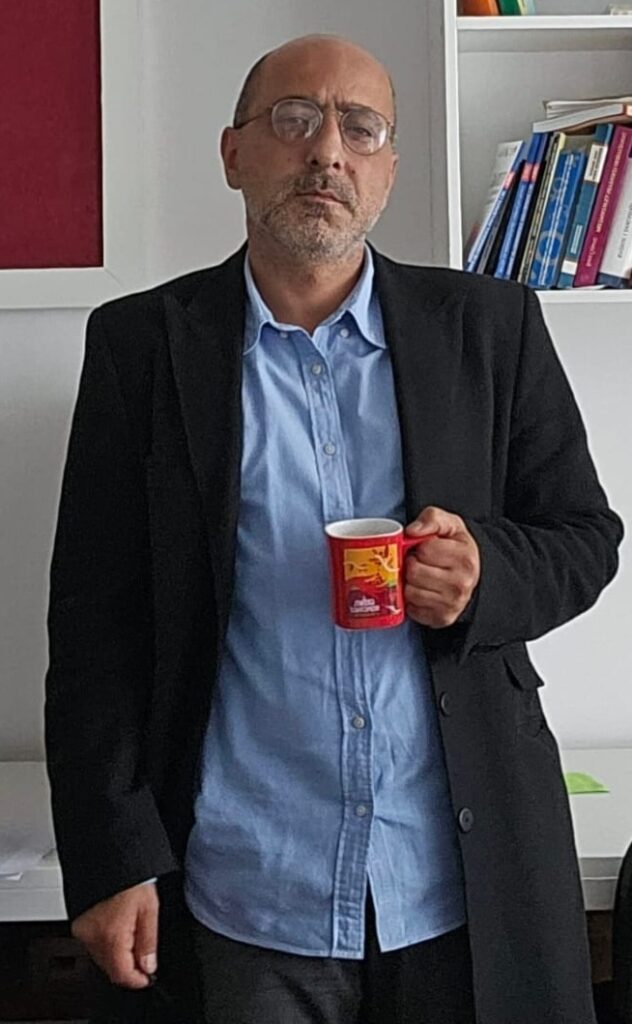 INTERVJU SA PROFESOROM GANIĆEM
Profesor međunarodnog prava na Državnom univerzitetu u Novom Pazaru (DUNP), Senad
Ganić,