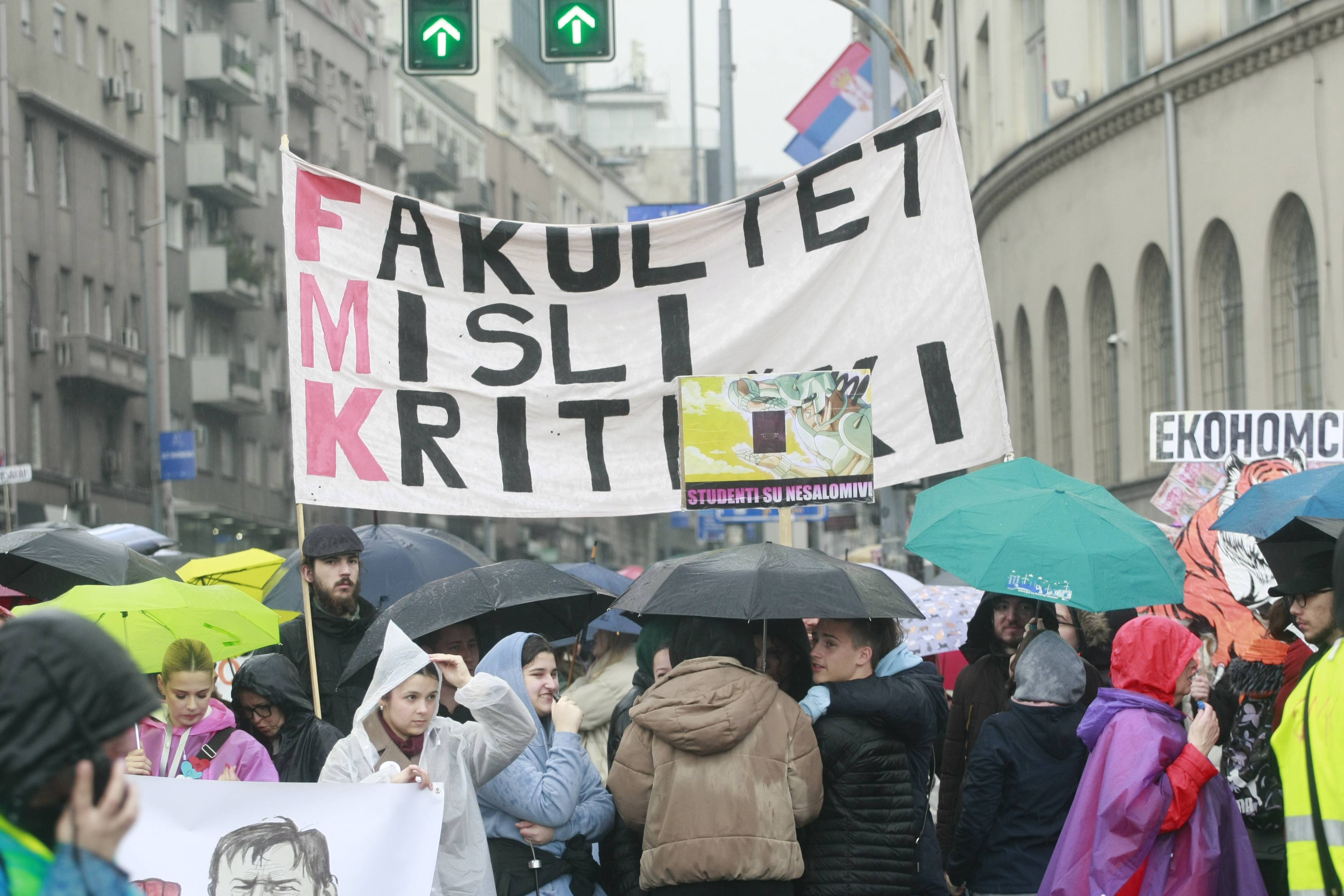 BLOKADA BRANKOVOG MOSTA U ZNAK PODRSKE PROSVETNIM RADNICIMA