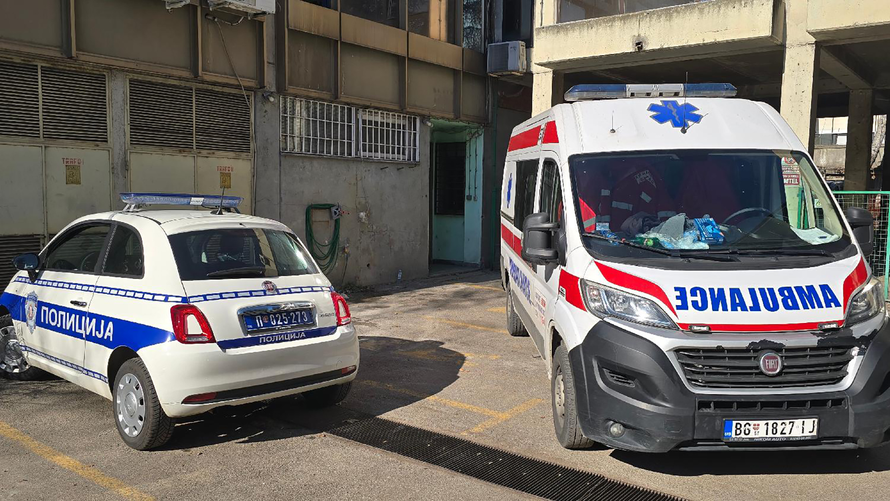 Hitna_pomoc_04_Marko_Dragoslavic_b