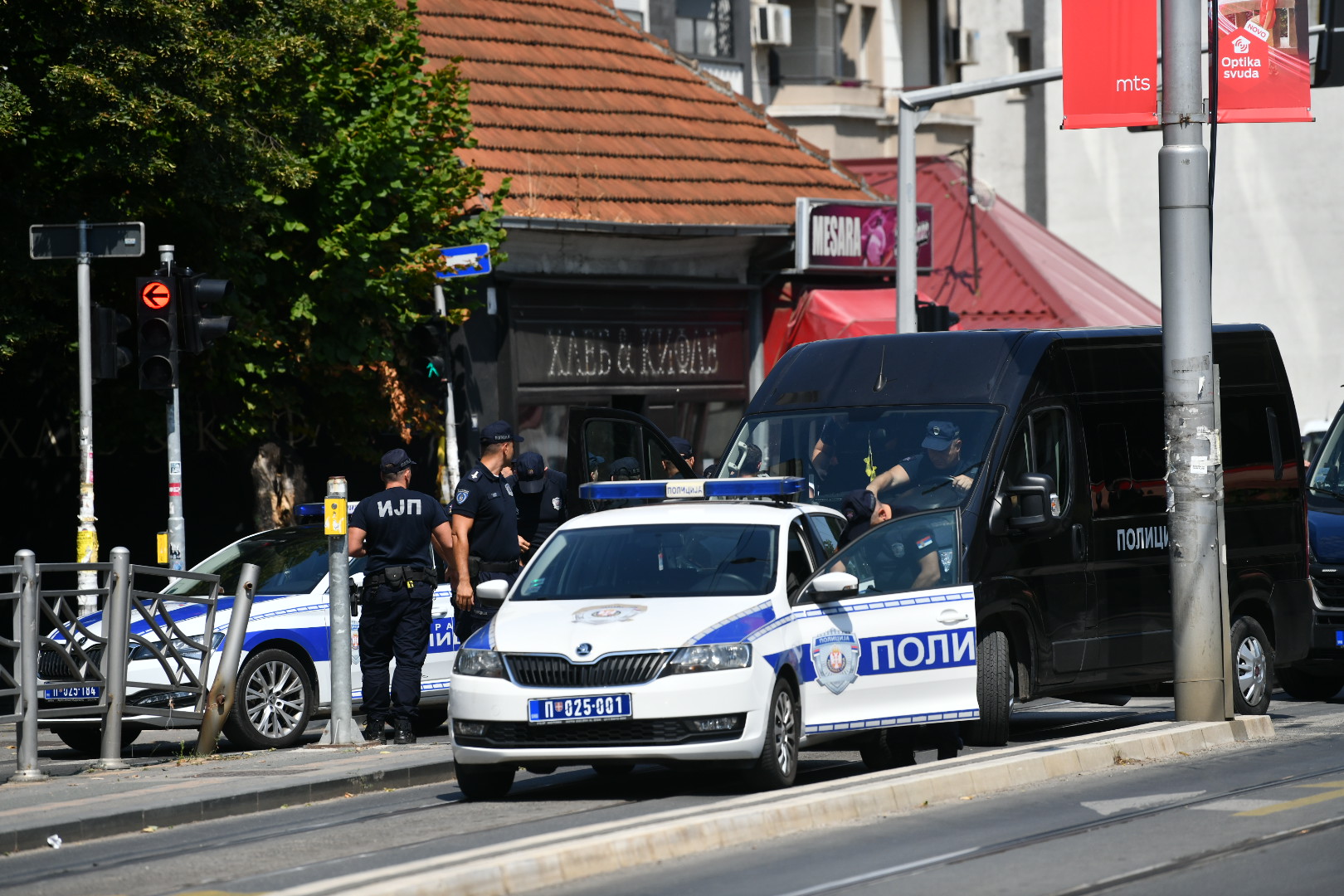 beograd 15.07.2025 blokada VIŠER okupljanje studenata Foto:Vesna Lalić/Nova.rs policija kordon marica policijski auto